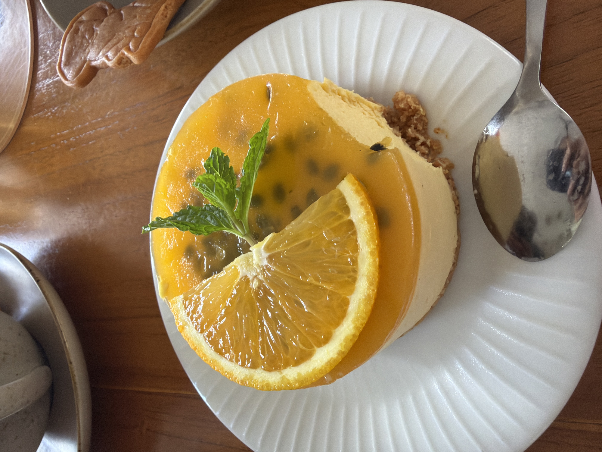 Cafe dining and selfies in Kuta Selatan tropical restaurant