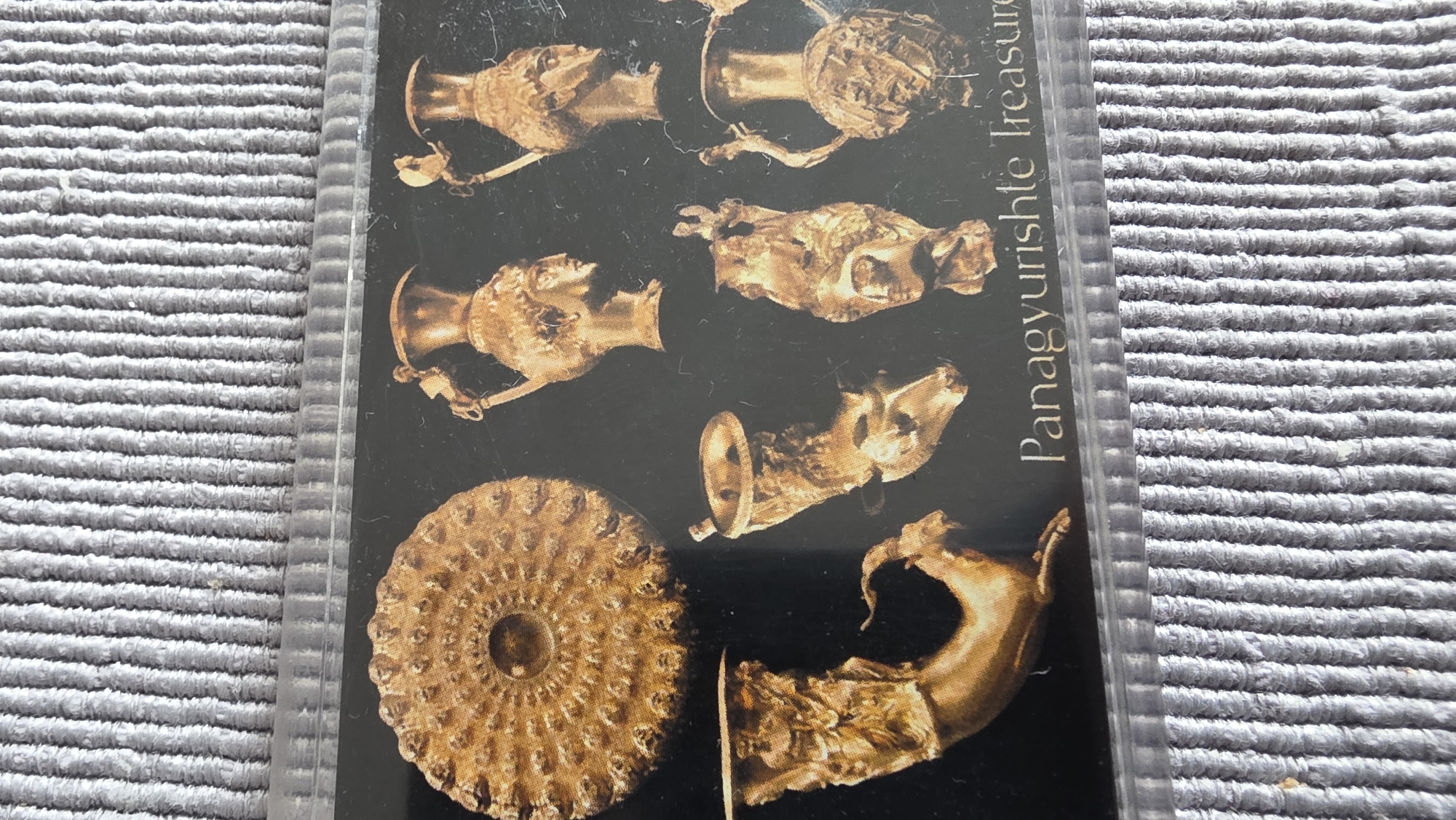 Tourist collects Thracian treasure souvenirs in Bulgarian border town