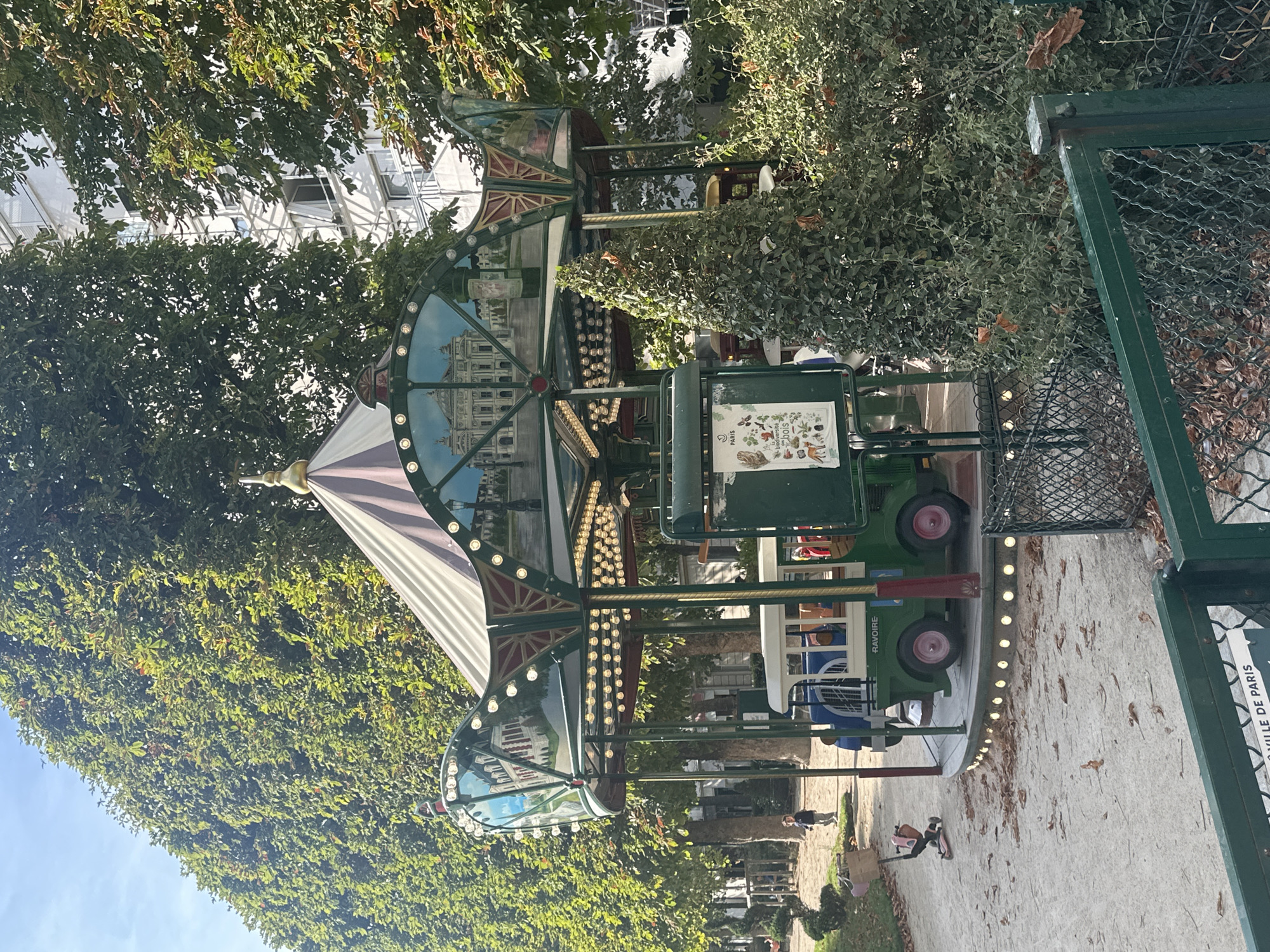 Afternoon walk through a quiet Paris neighborhood