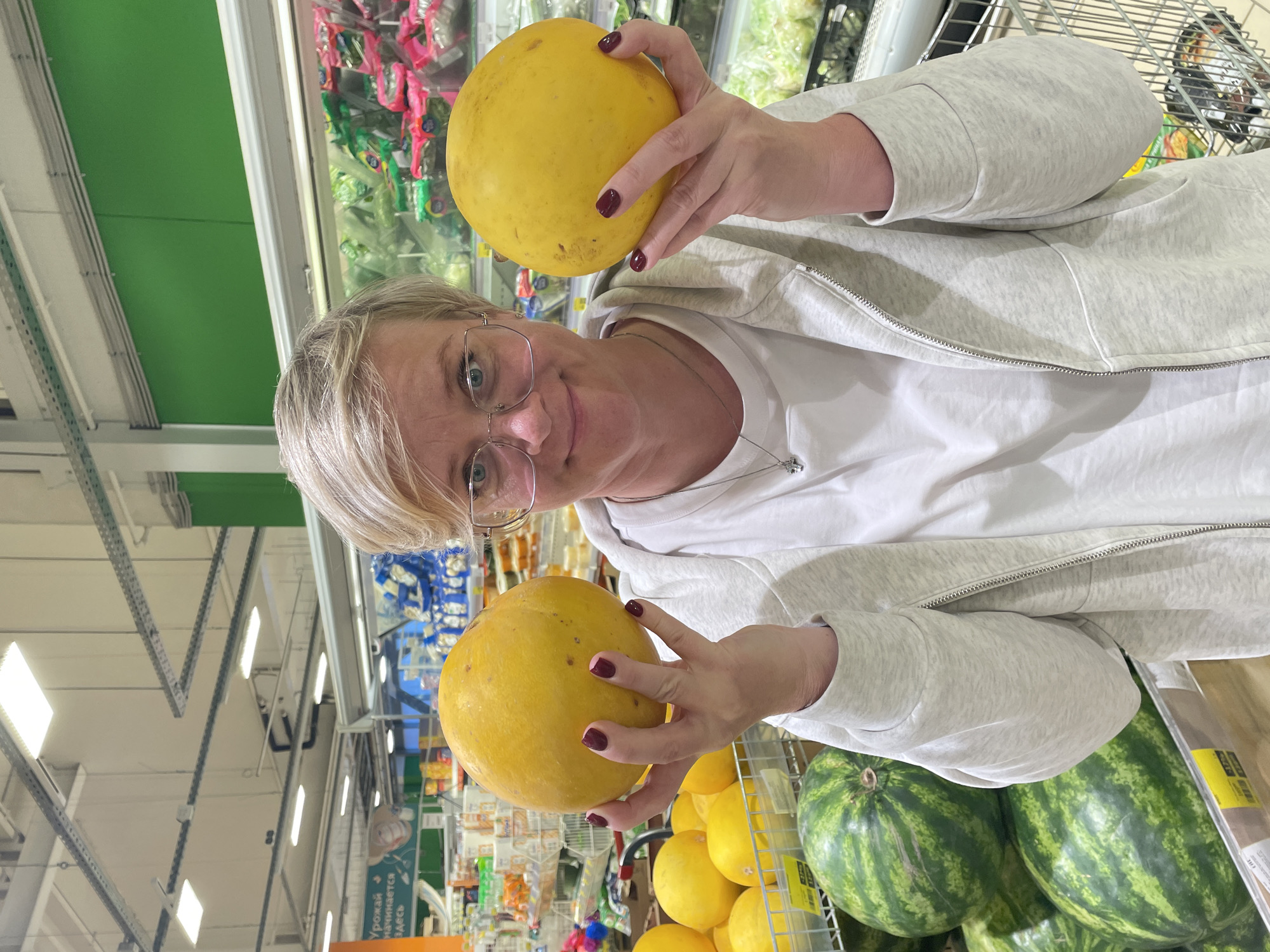 Grocery run in a Vologda supermarket, June afternoon