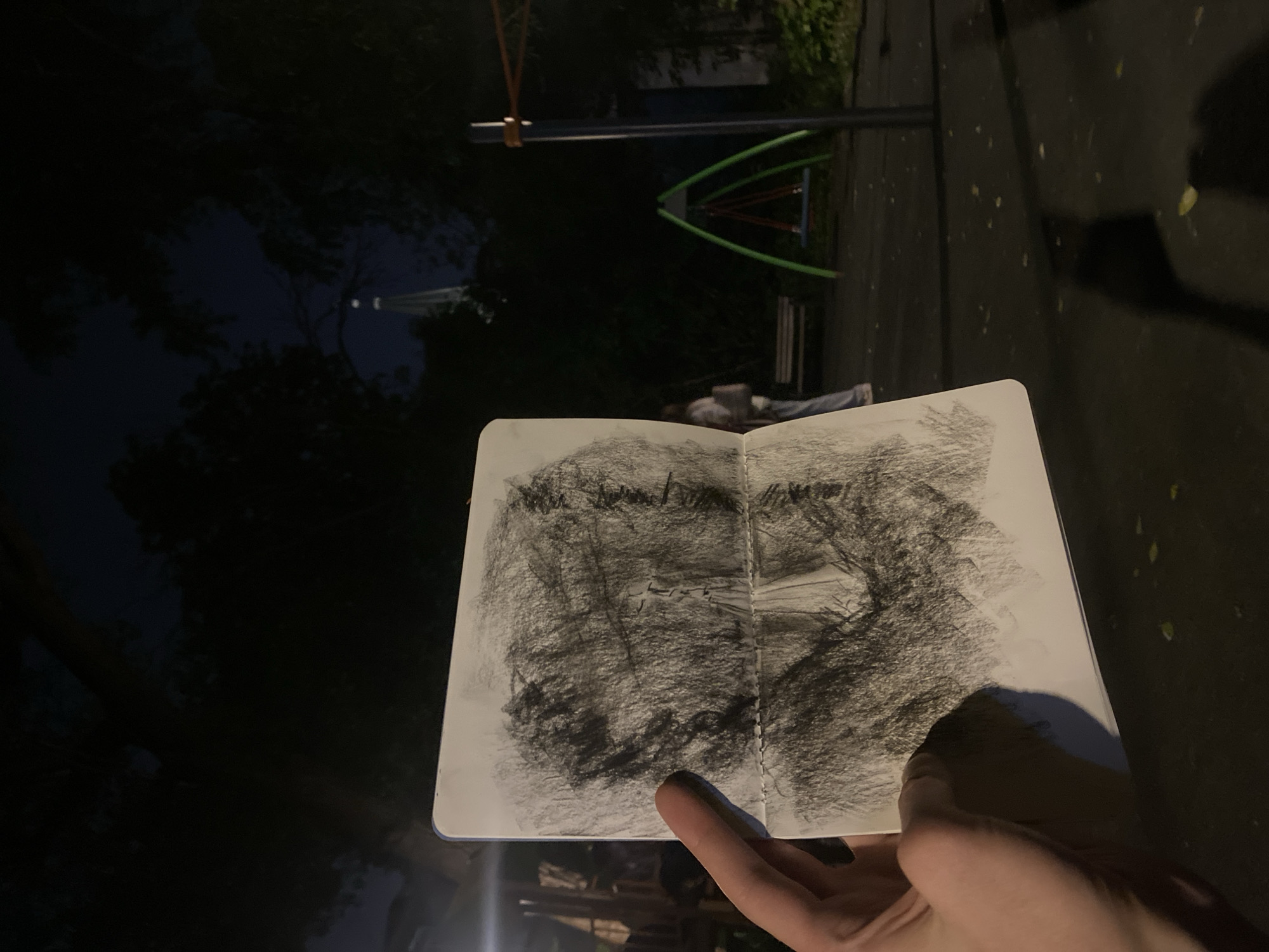 Artist sketches park scenes and nature studies in Moscow