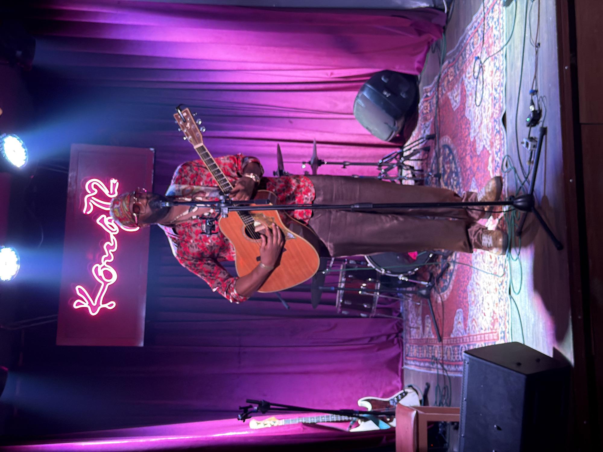 Musician performs acoustic set at Đà Nẵng venue