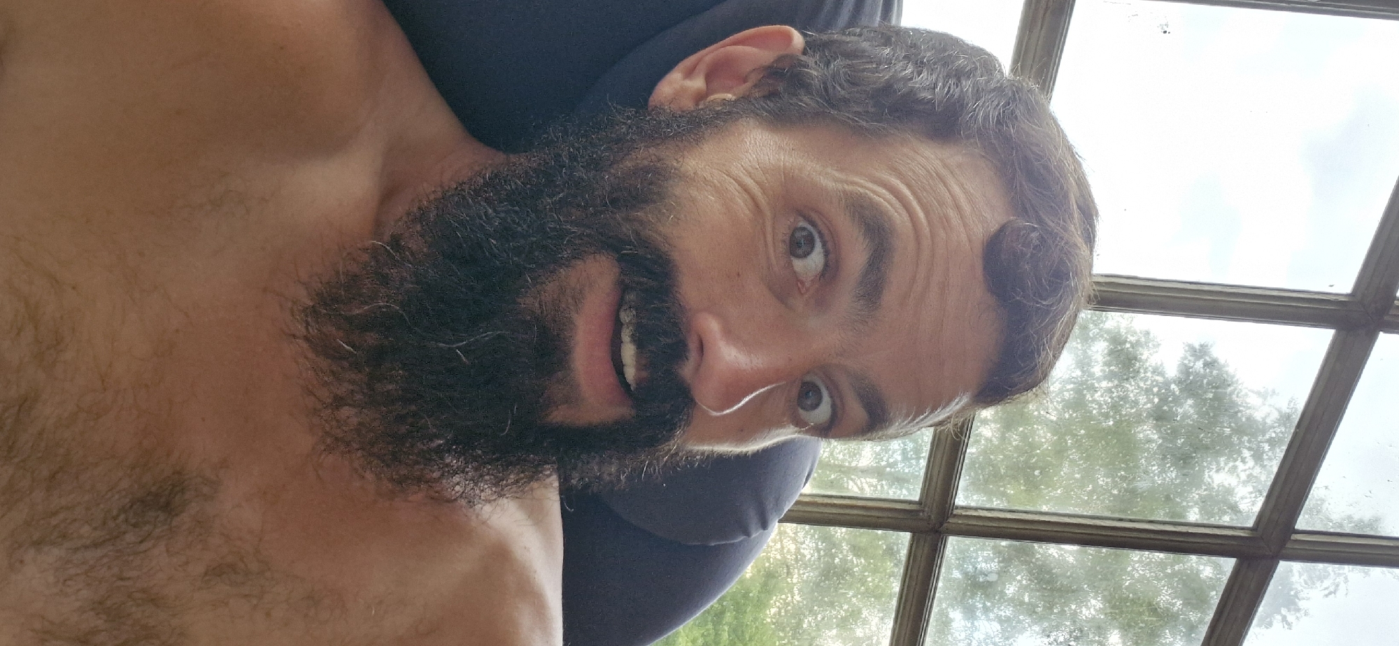 Casual selfie session in a rustic Wattenwil room, with a garden detour.