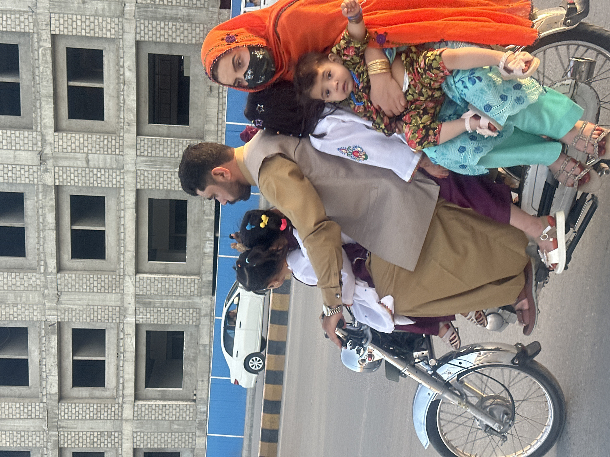 Family of five shares motorcycle ride in Quetta
