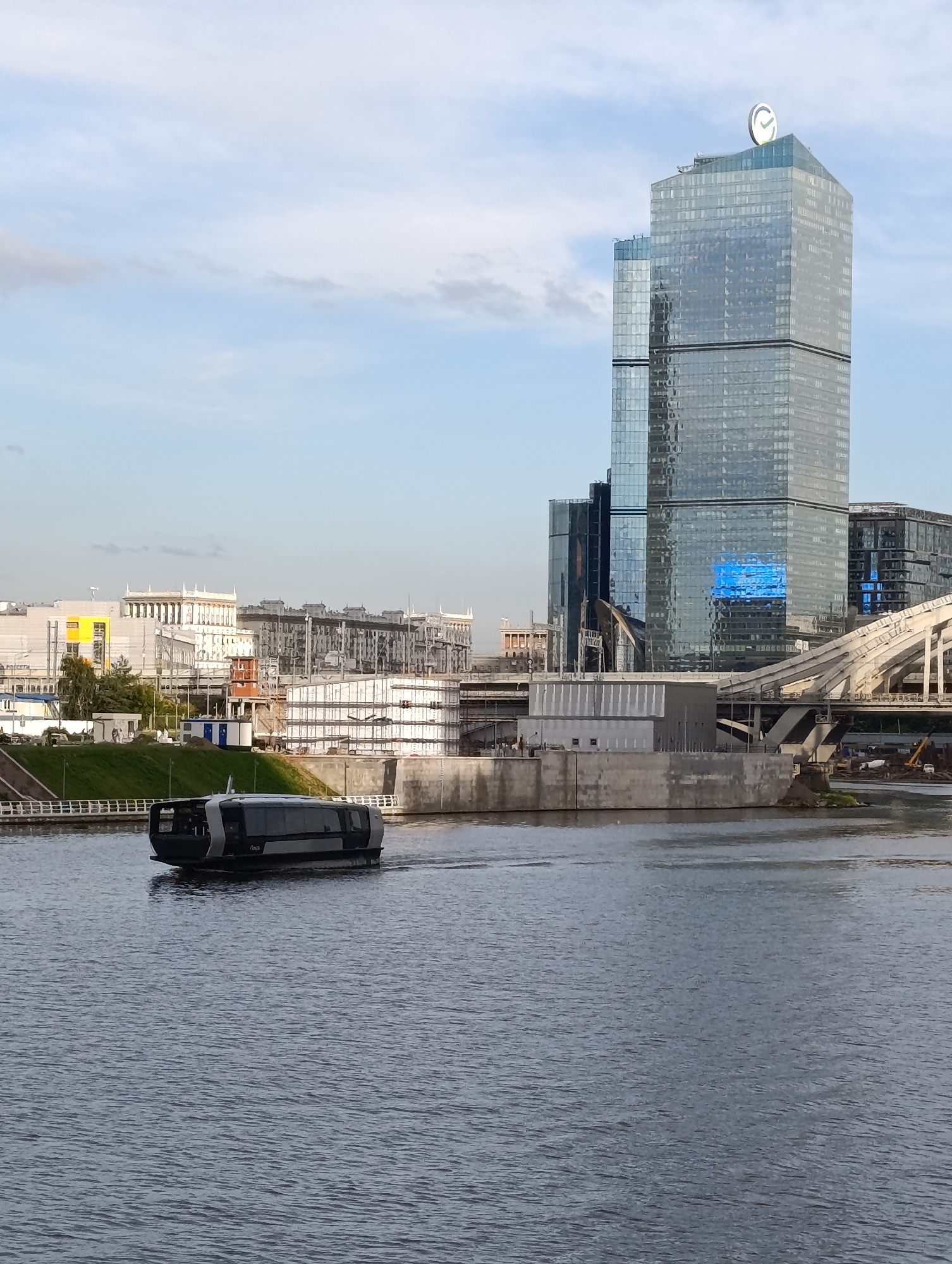 Moscow riverfront and residential streets on a summer afternoon