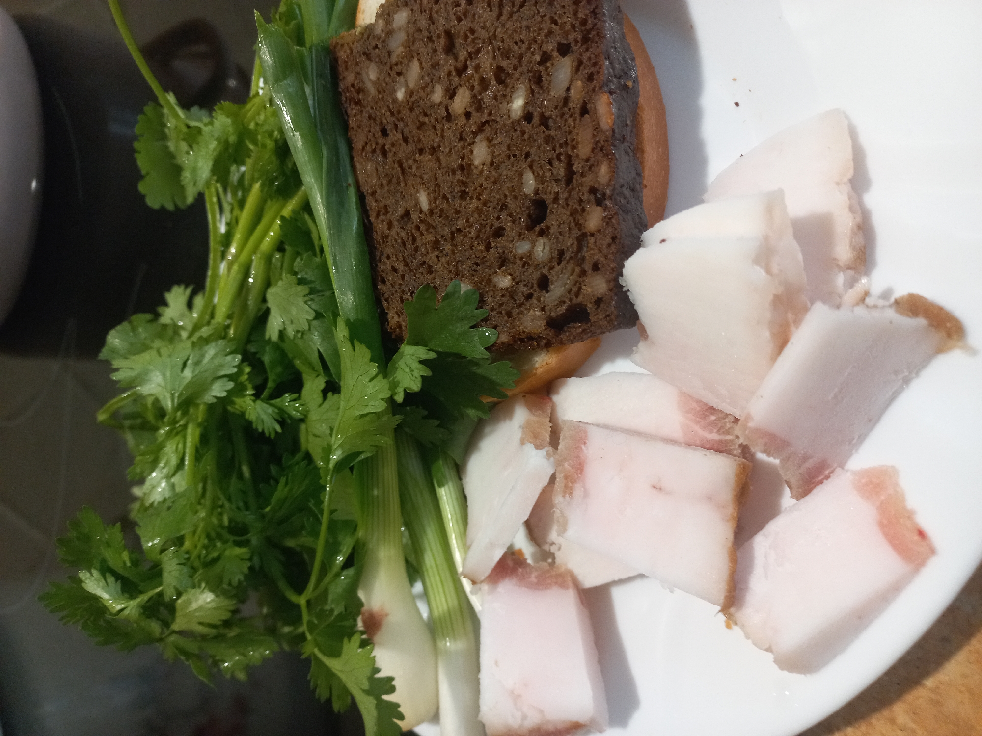 Traditional Ukrainian salo meal documented in Kyiv
