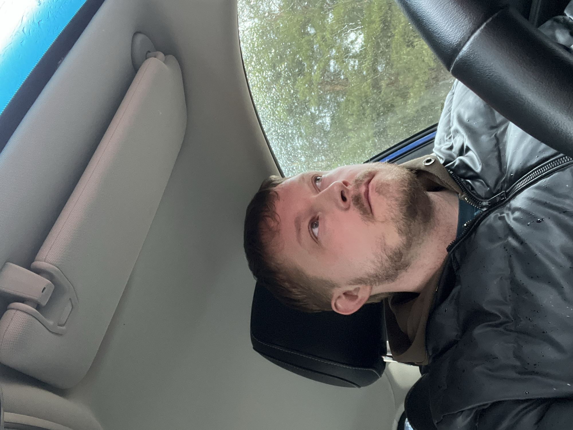 Driver observed in rainy conditions in Chaikovsky, Russia
