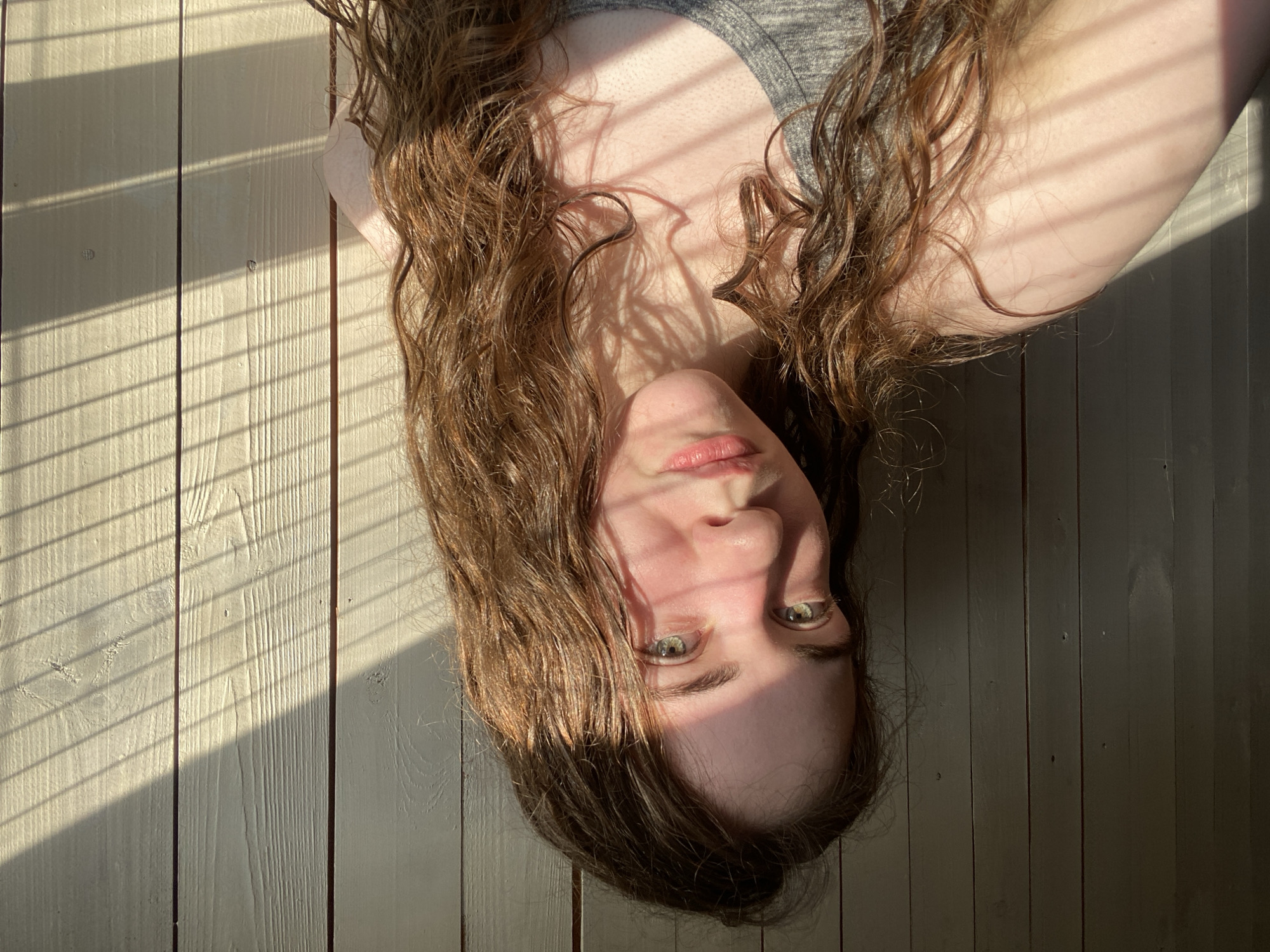 Afternoon selfie session at a Zavodoukovsk home