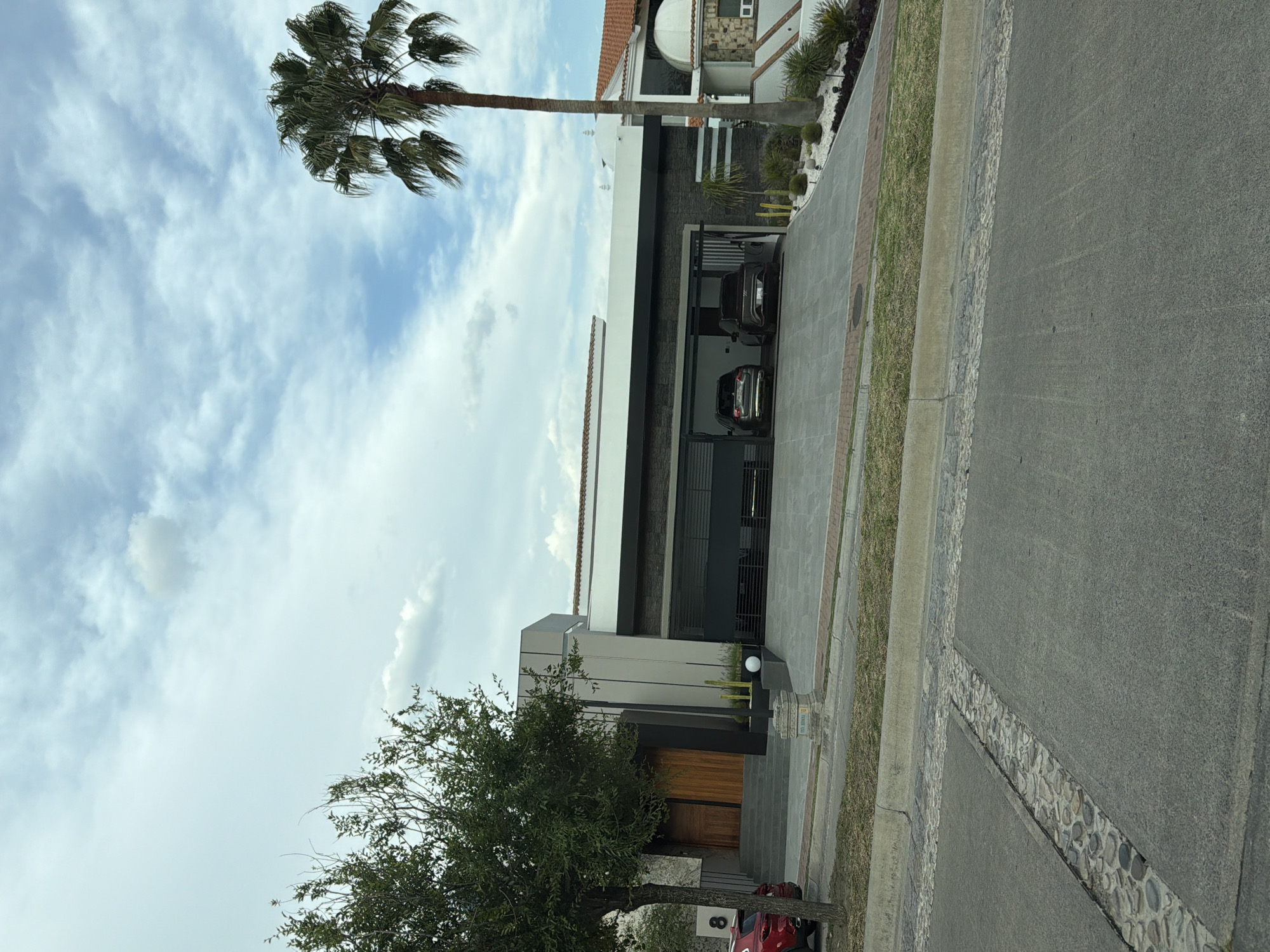 Residential street scene captured in San Bernardino Tlaxcalancingo