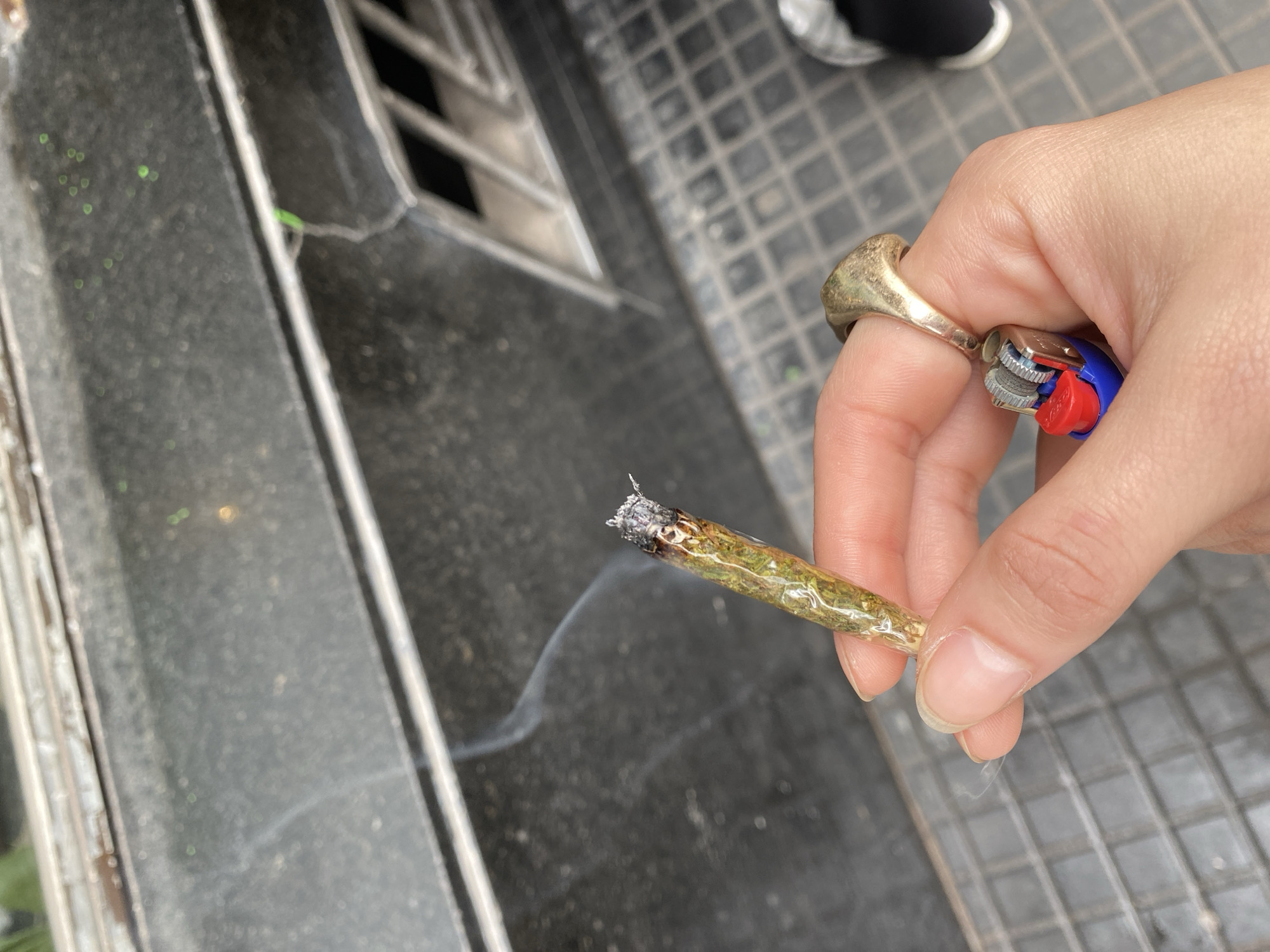 Street gathering with smoking observed in Buenos Aires