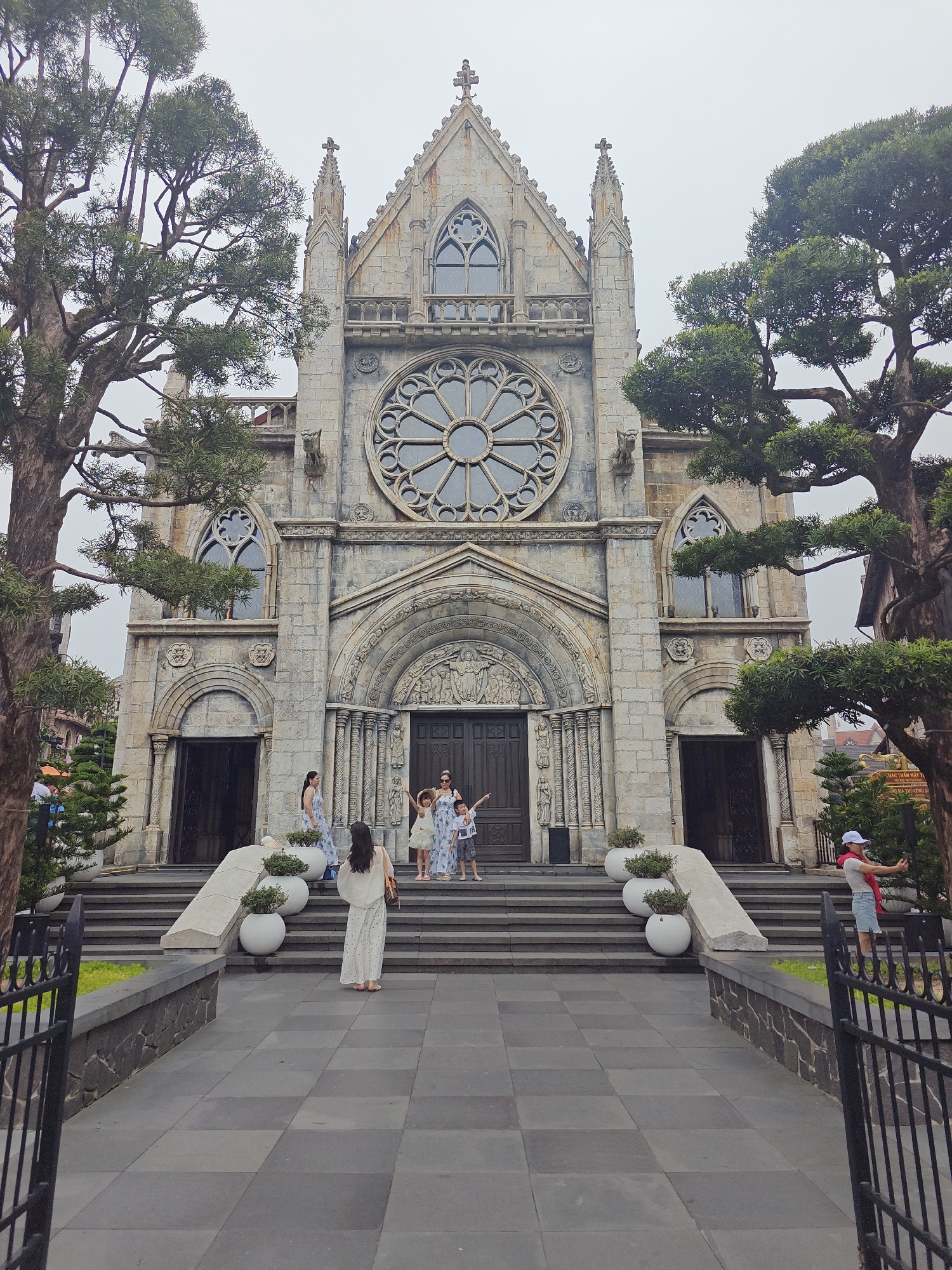 Ba Na Hills cable cars, construction fog, and Pop Mart collectibles
