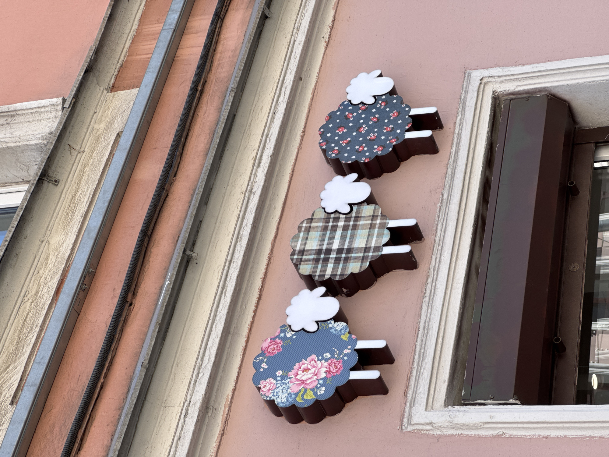 Fabric shopping trip documented in Saint Petersburg with cat photos