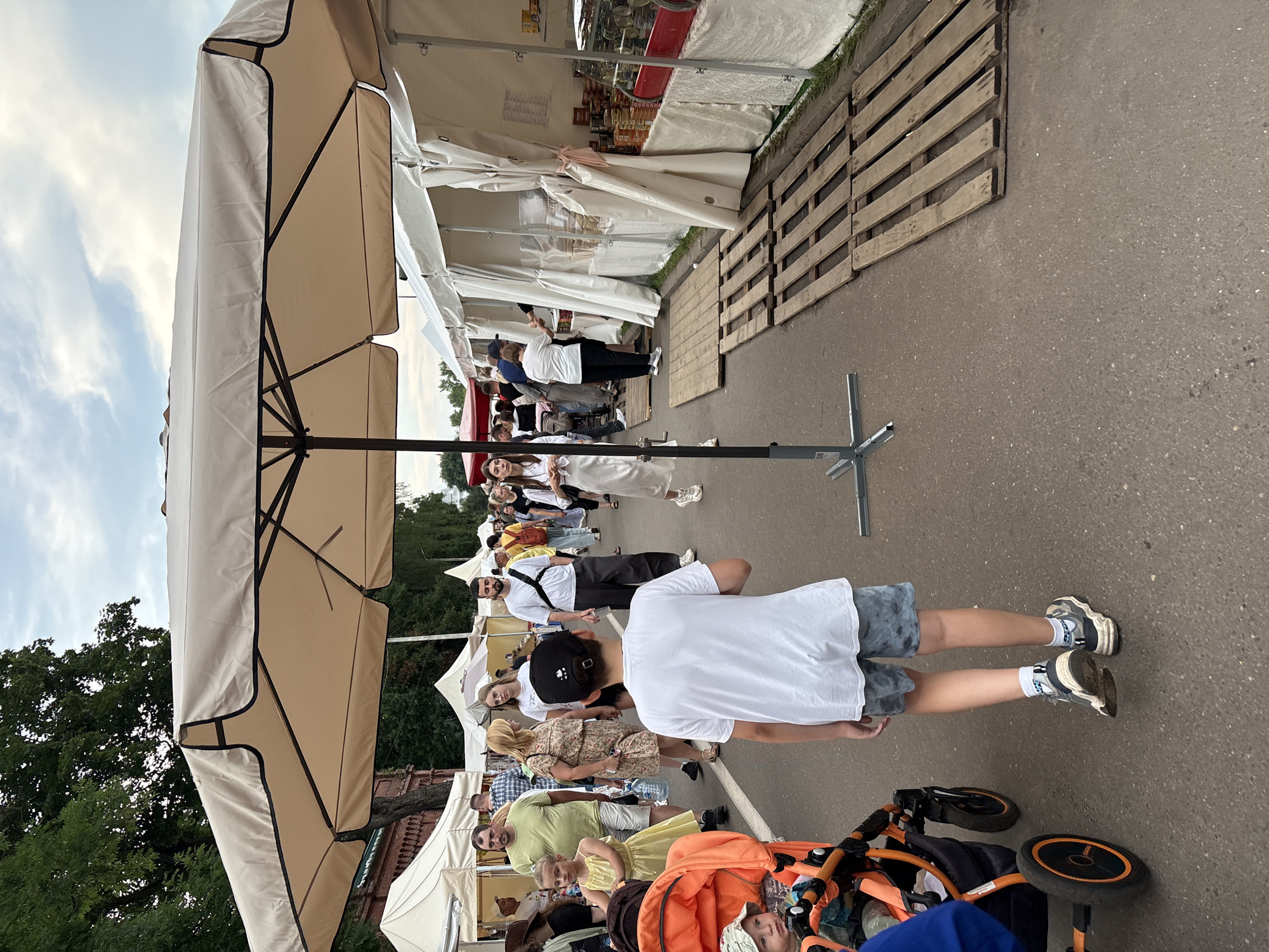 Outdoor market, art stalls, and street culture in Vitebsk