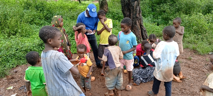 Adult leads children's outdoor activities in DRC communities