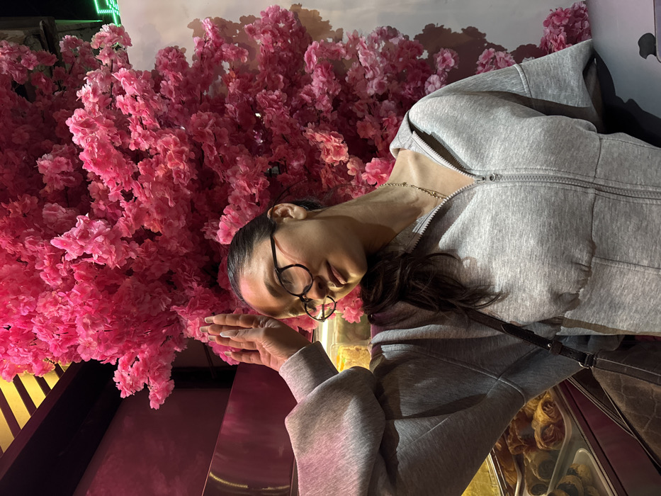 Evening life documented across Yerevan cafes and flower displays