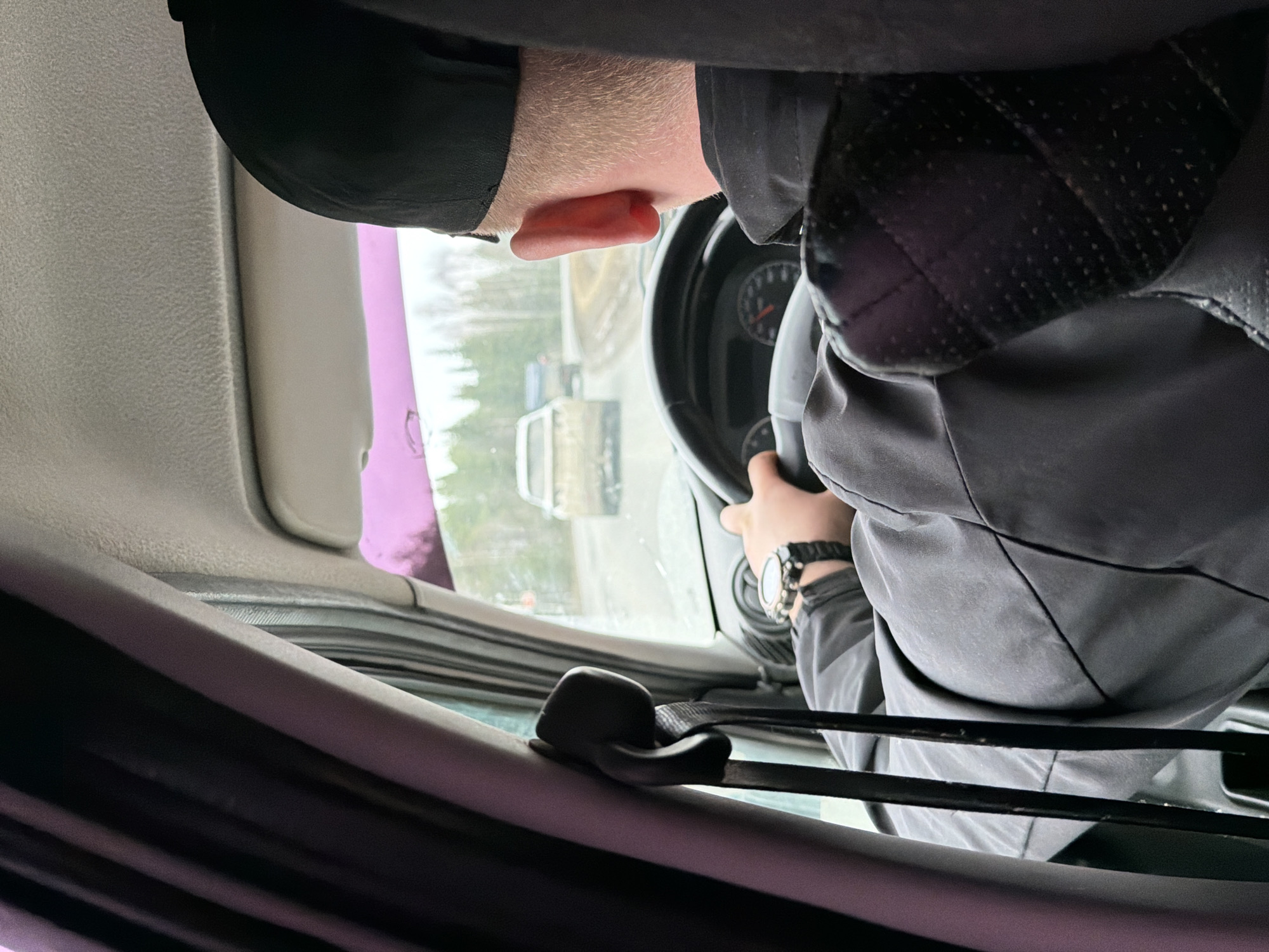 Driver in black cap observed in vehicle near Забегалово