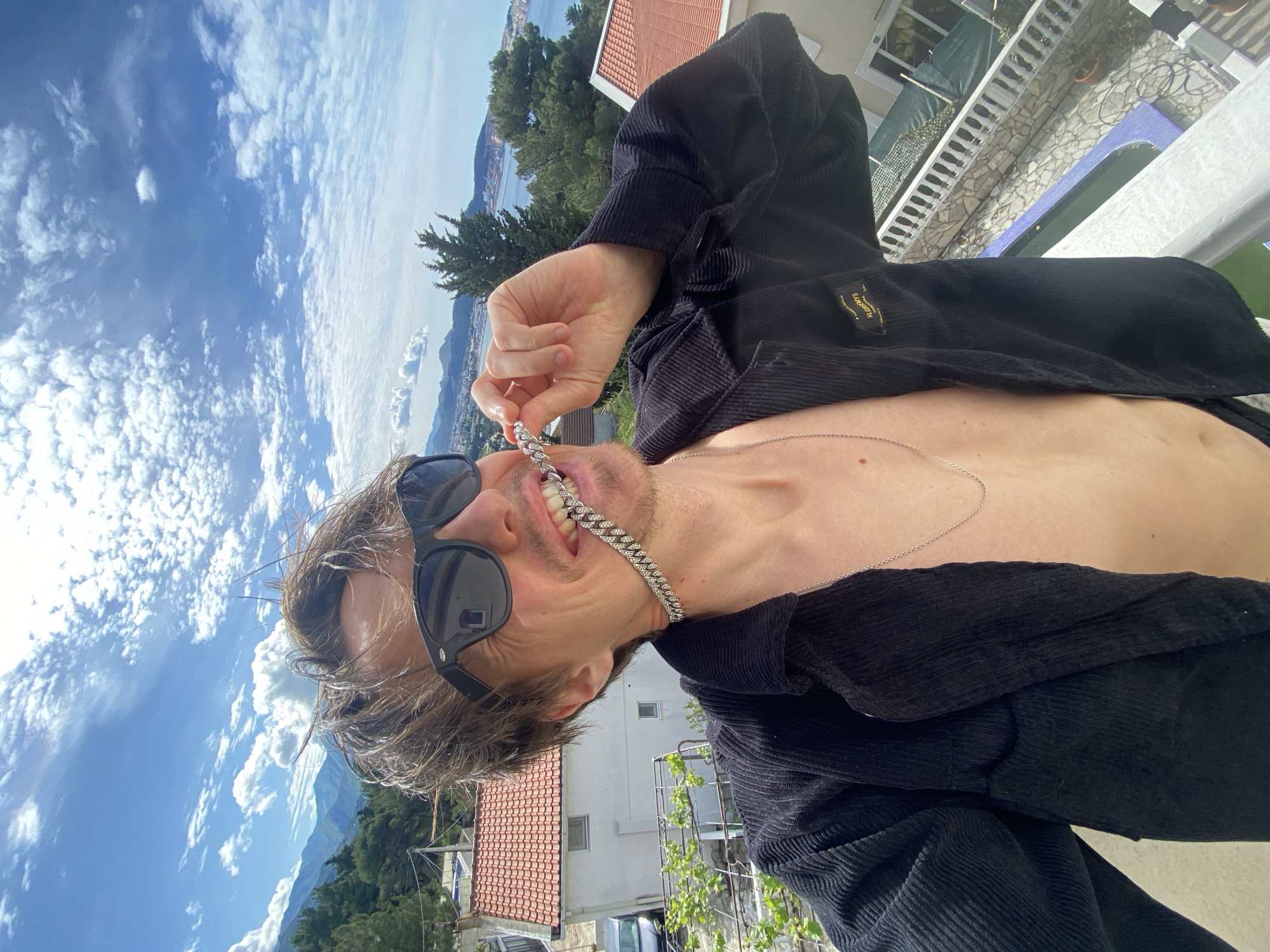 Man takes balcony selfies with #FitCheck hashtag in Montenegro