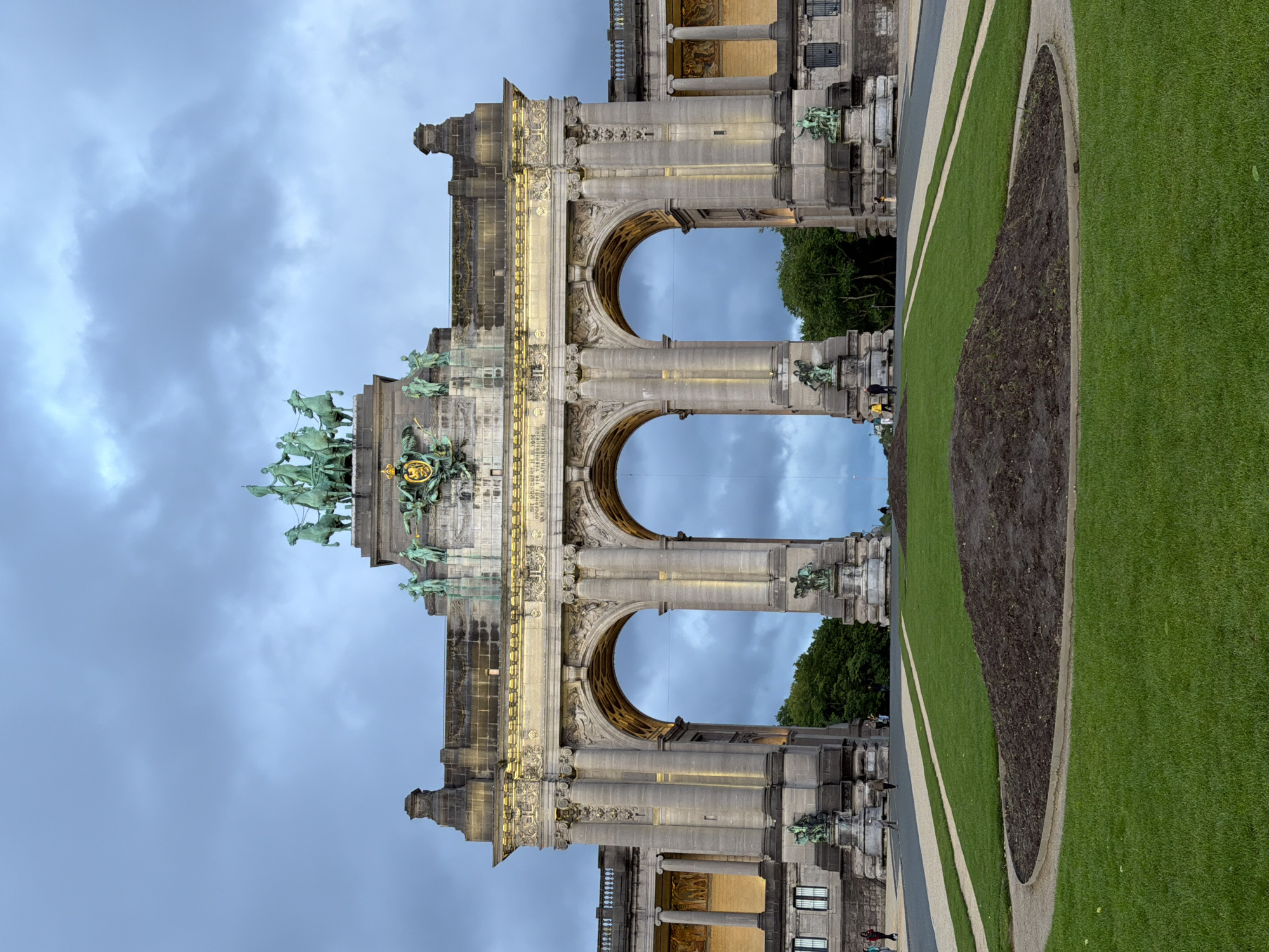 Brussels Cinquantenaire Arch documented by witness