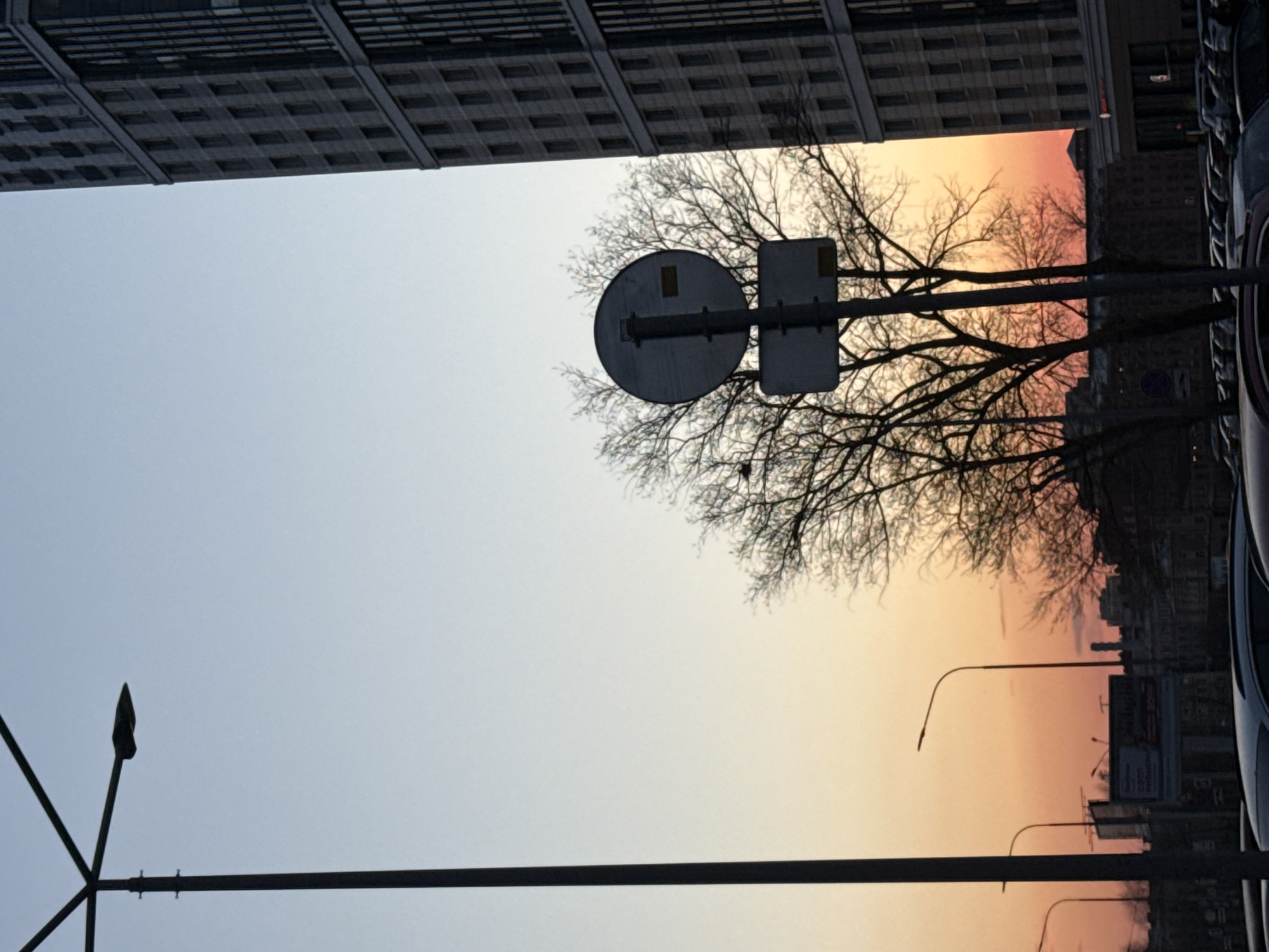 Unknown witness captures twilight scenes, piercing moment in Saint Petersburg