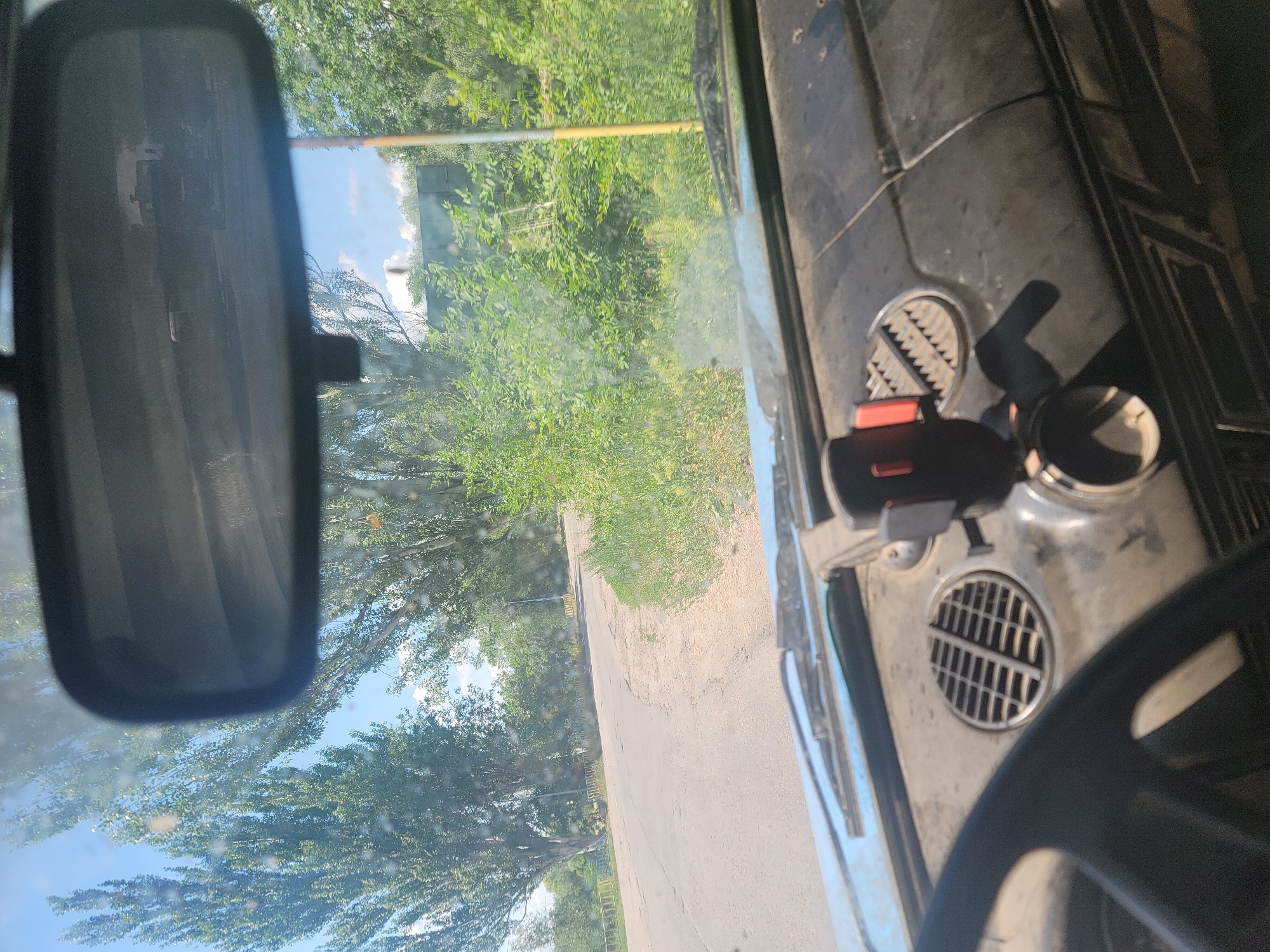 Brief car journey documented through Pereshchepyne, Ukraine