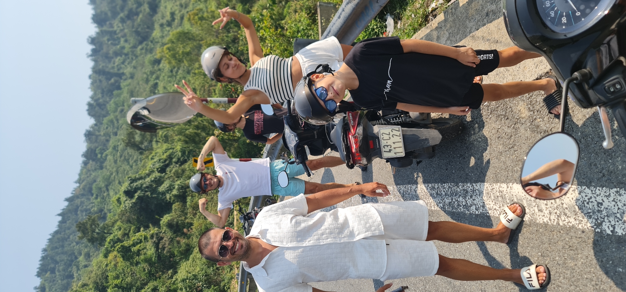 Scooter riders pause at scenic coastal viewpoint in Đà Nẵng