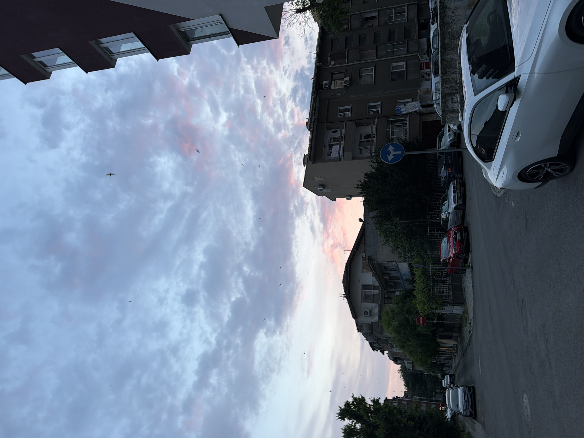 Witness documents twilight street scenes, gym interior in Burgas