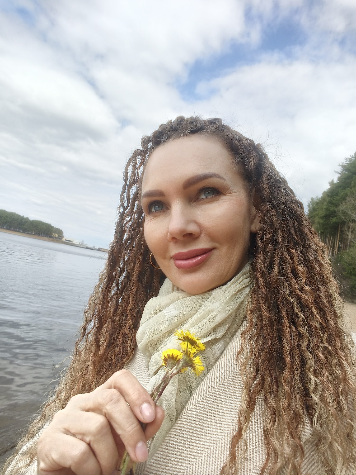 Spring morning activities documented along Kama River in Chaikovsky