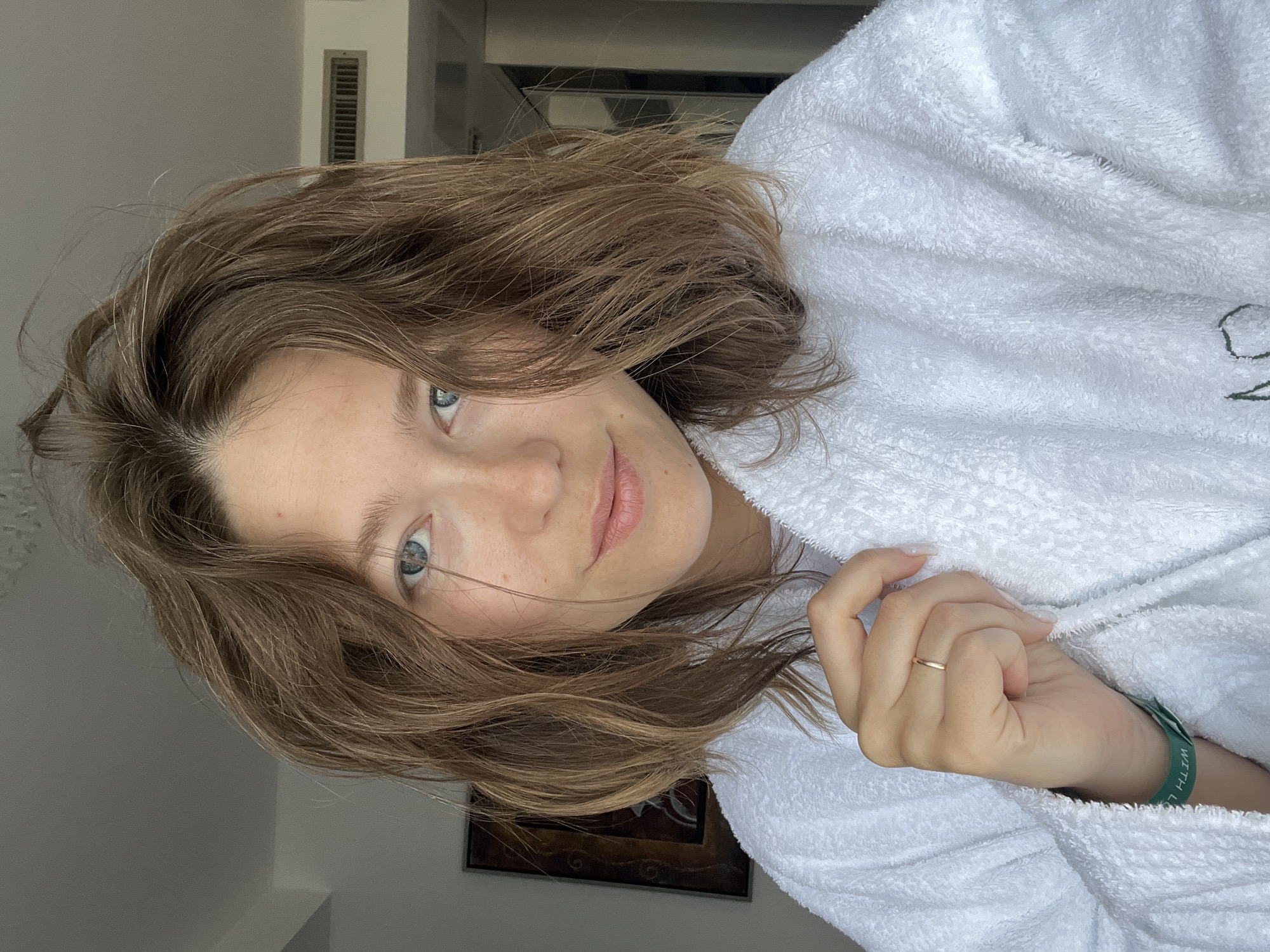 Young woman photographed twice in morning portraits in Petrovac