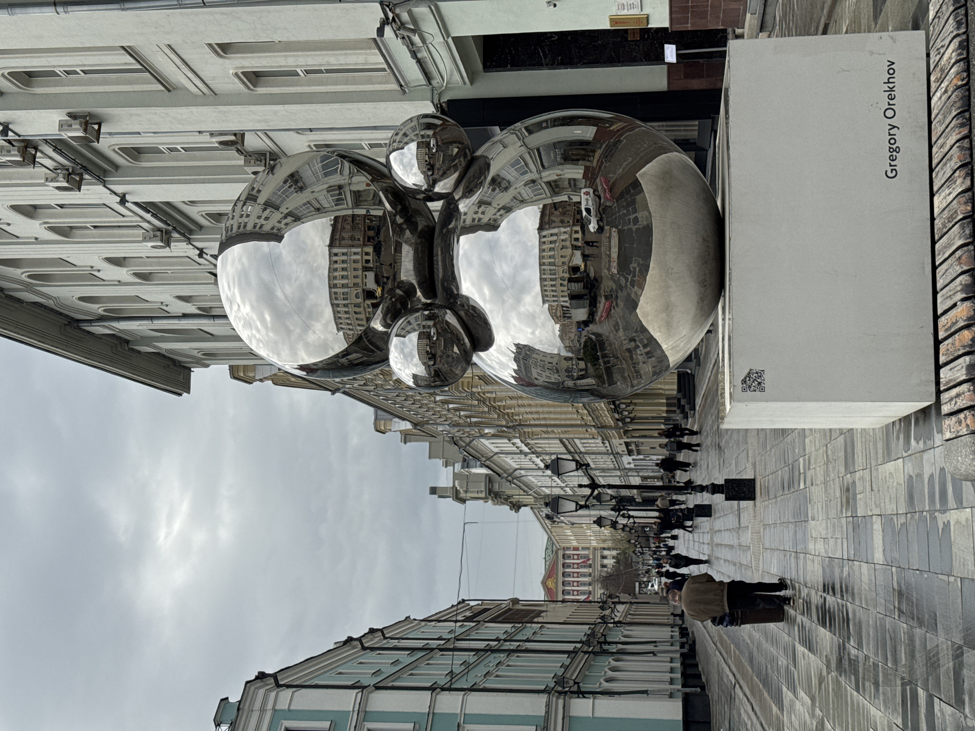 Morning foot traffic observed near Petrovsky Passage in Moscow
