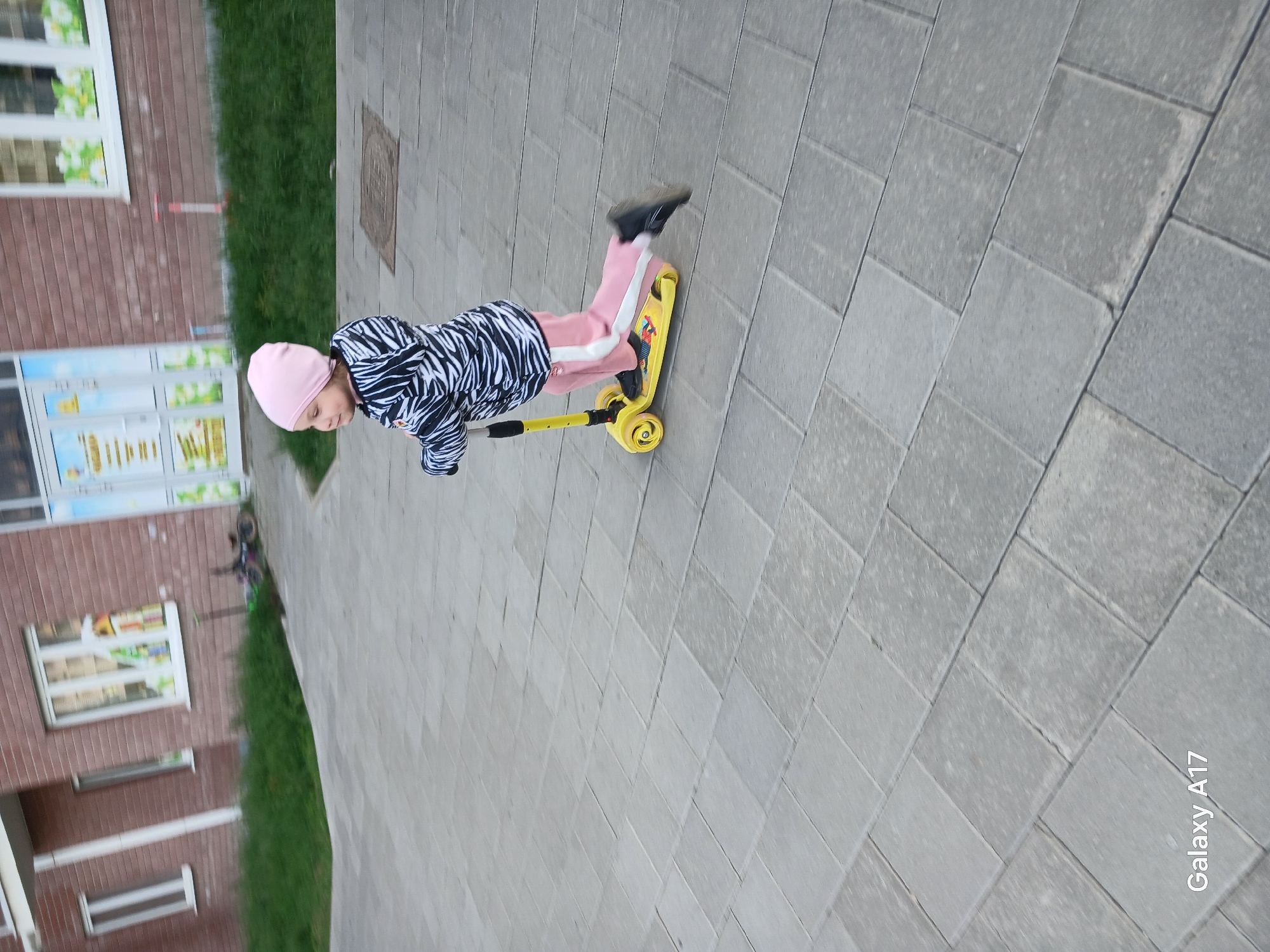 Ordinary street life captured in Yekaterinburg residential area