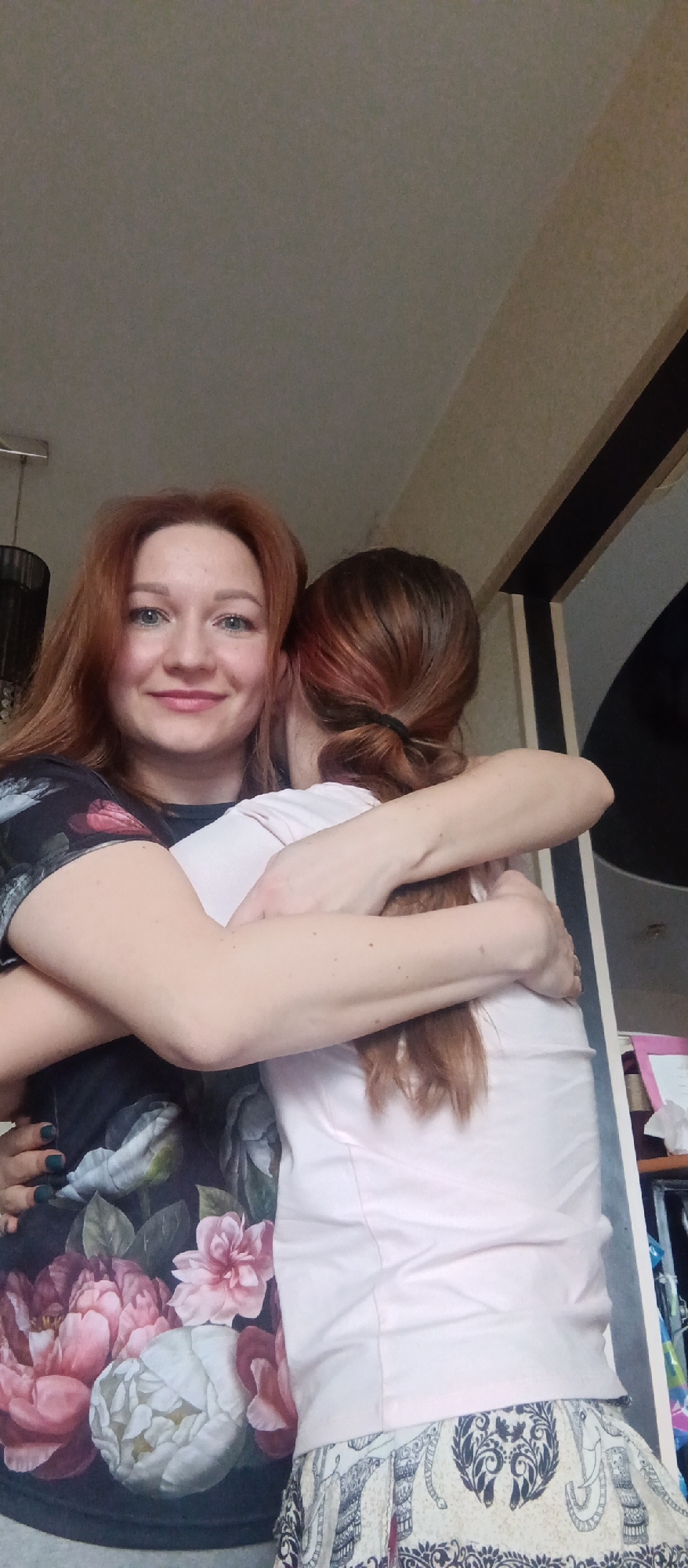 Woman documents playful afternoon with bubbles and family embraces