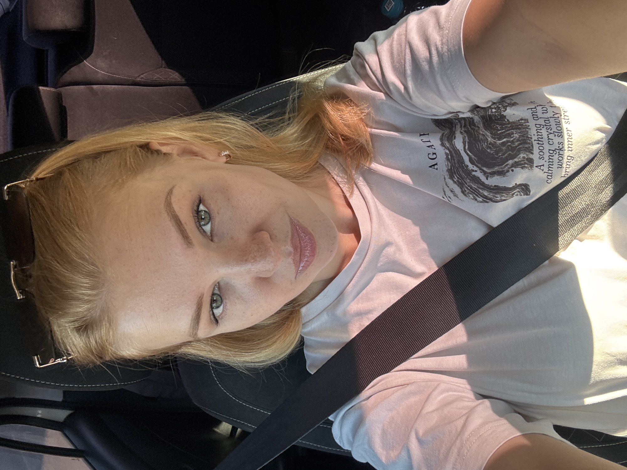 Car selfie in Rusanovo, white AGATE graphic tee