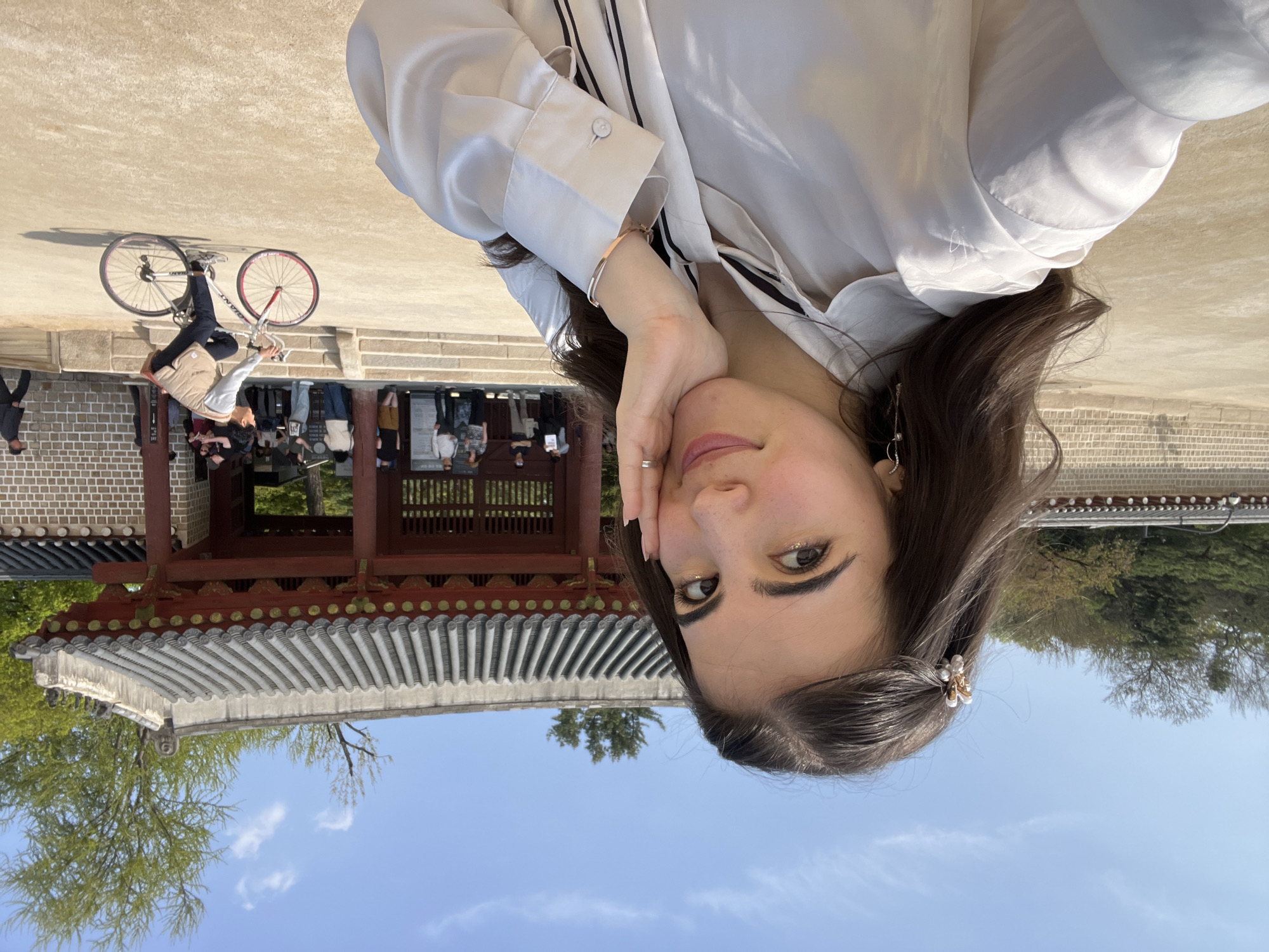 Woman takes selfies at traditional Korean building in Seoul
