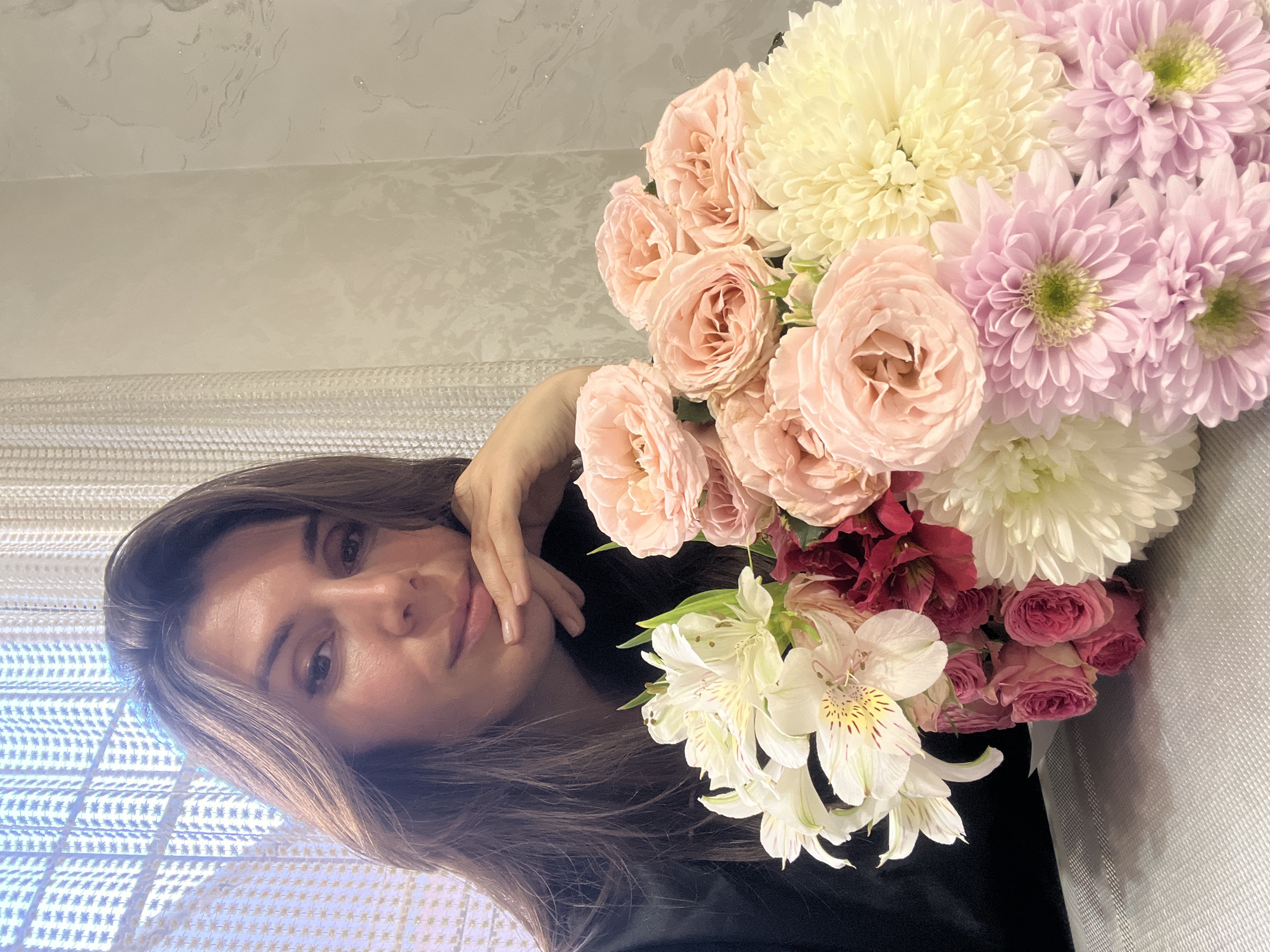 Quiet afternoon moments documented in Kaspiysk home and garden