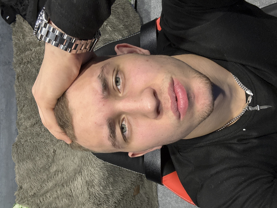 Young man documents winter day with selfies in Ольховка
