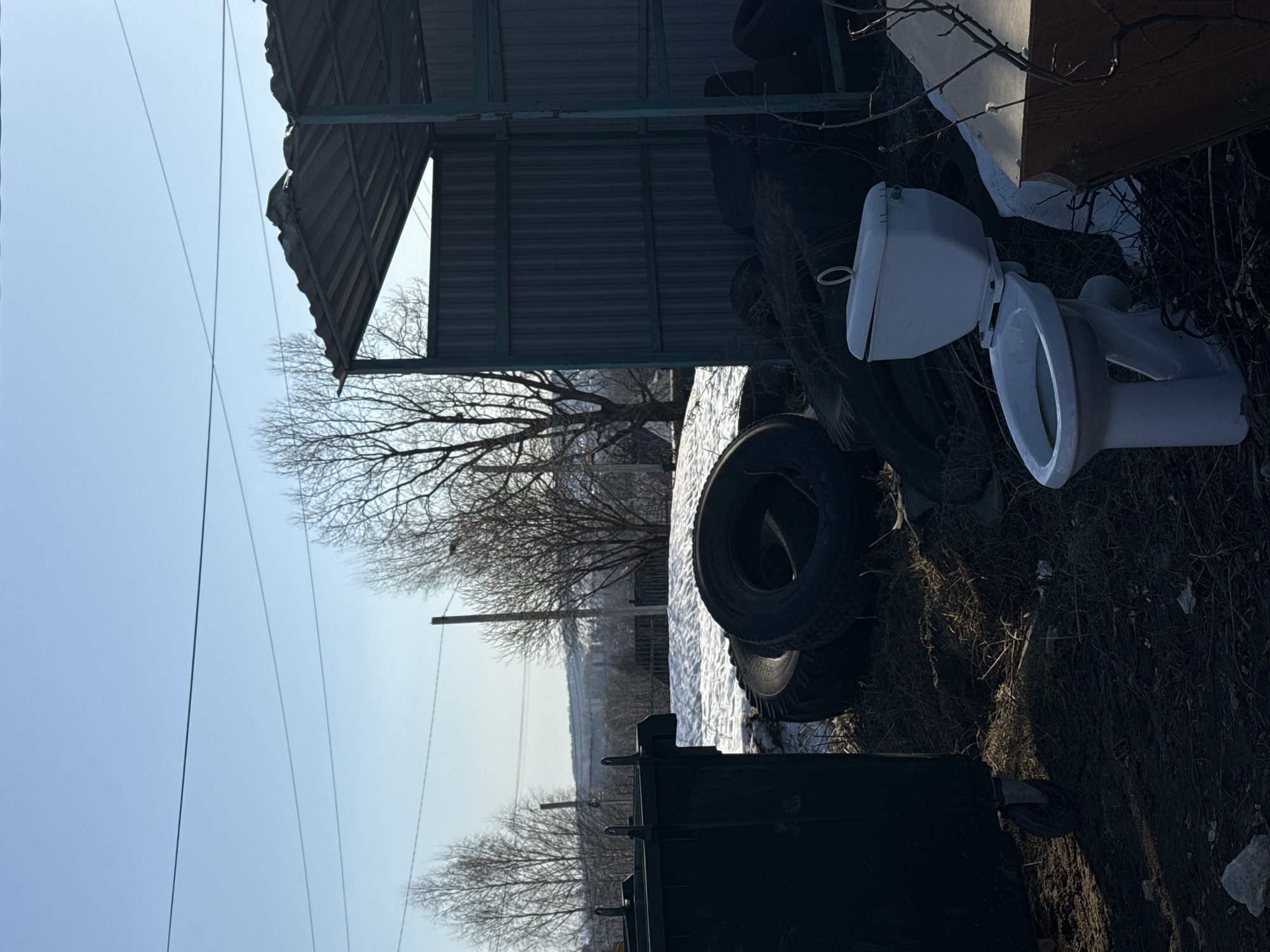 Fitness center and spring street scenes documented in Votkinsk