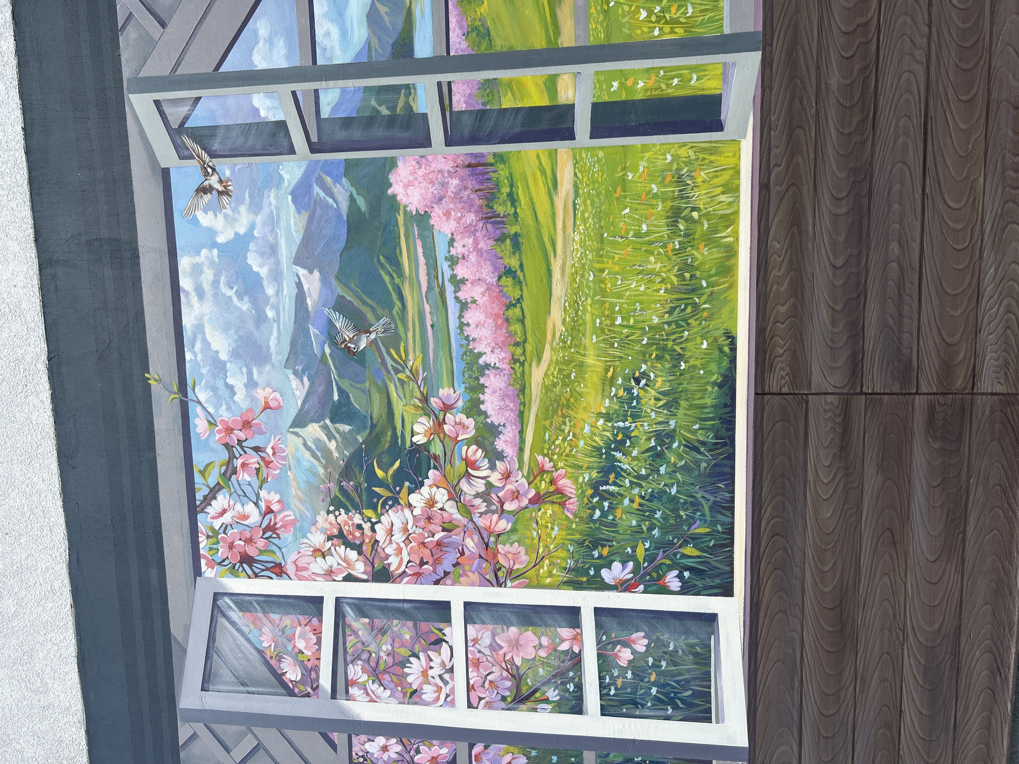 Spring urban walkabout captures flowers, murals, everyday city scenes