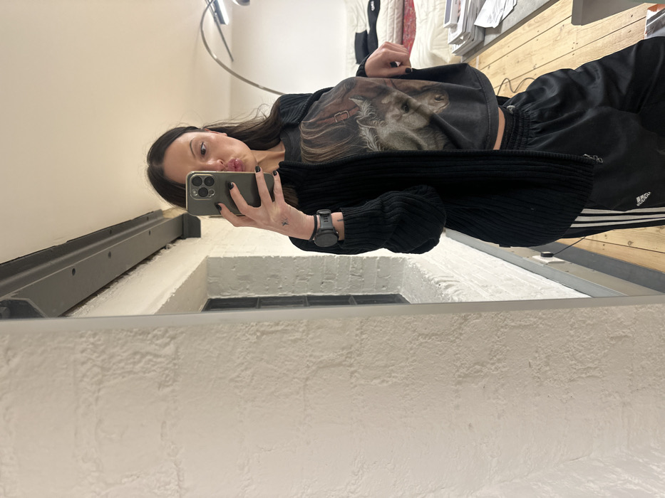 Woman's evening routine documented across London locations Monday