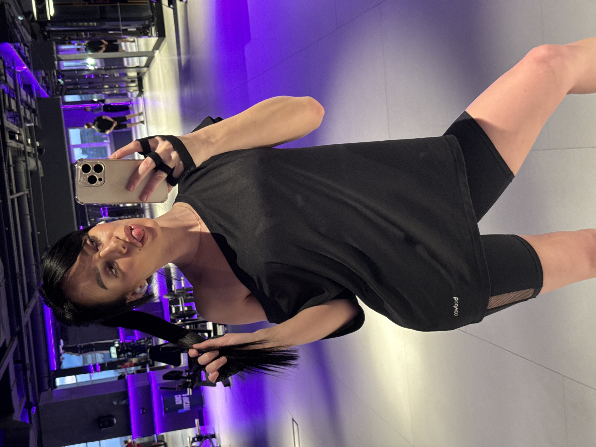 Woman takes gym selfies in Krasnoyarsk fitness studio