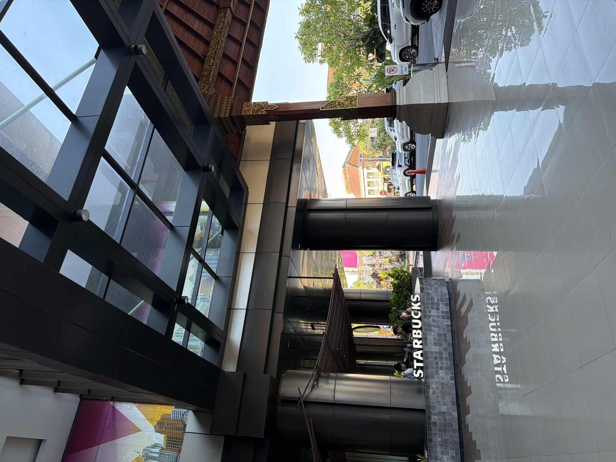 Morning shopping and street scenes documented in Denpasar