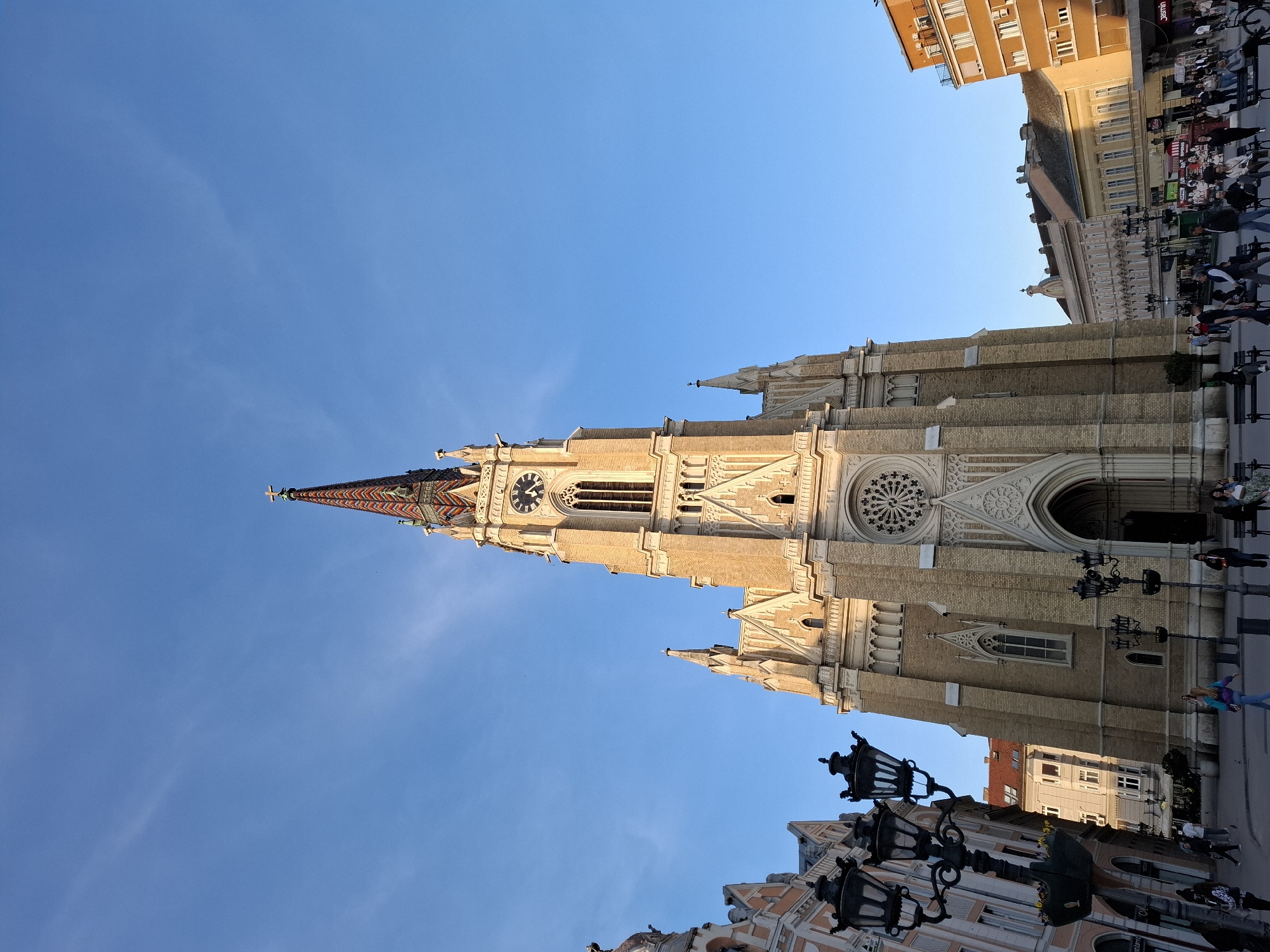 Witnesses document afternoon scenes across historic Novi Sad landmarks