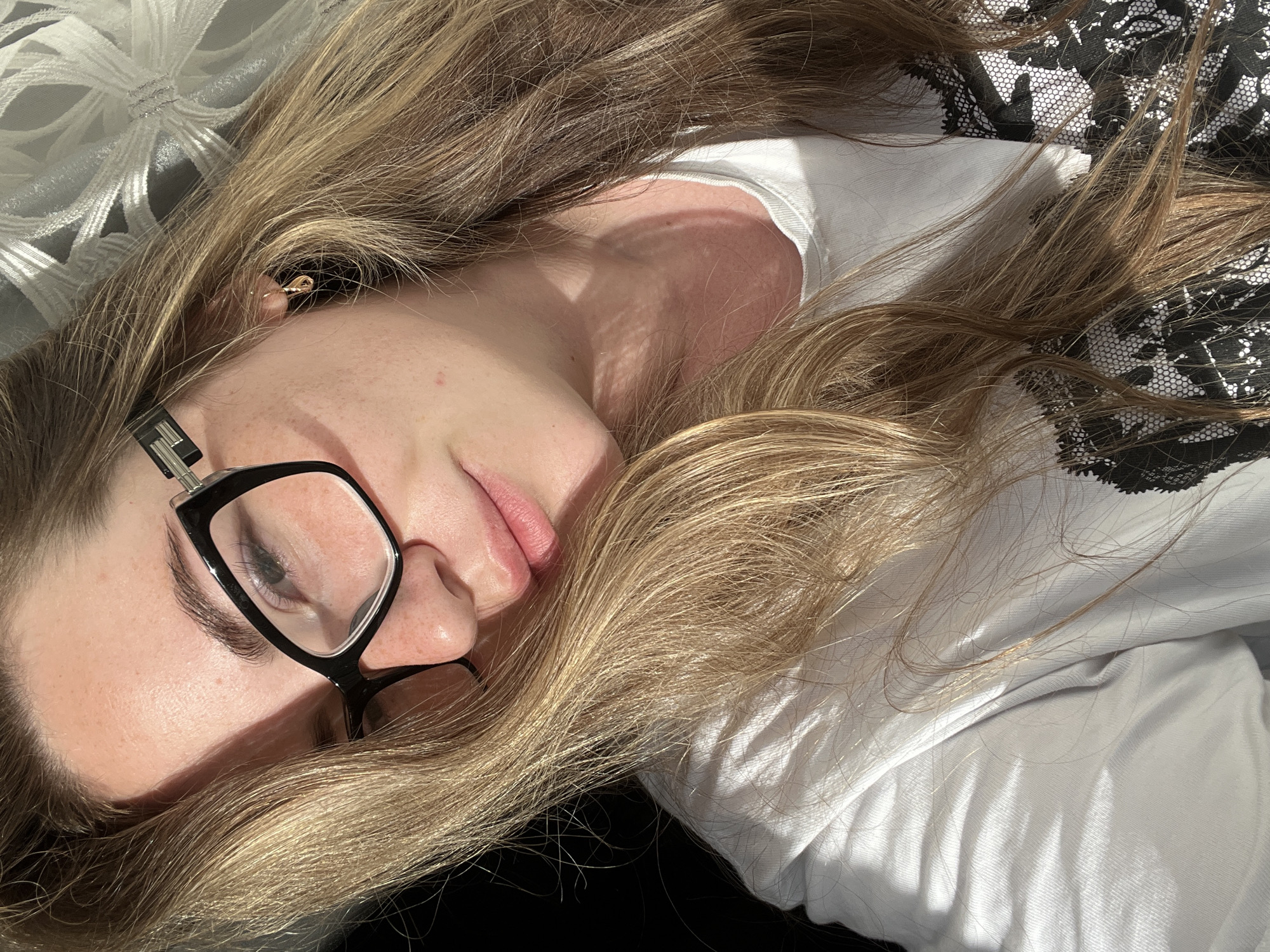 Woman's nighttime routine documented in Chaikovsky, Russia home