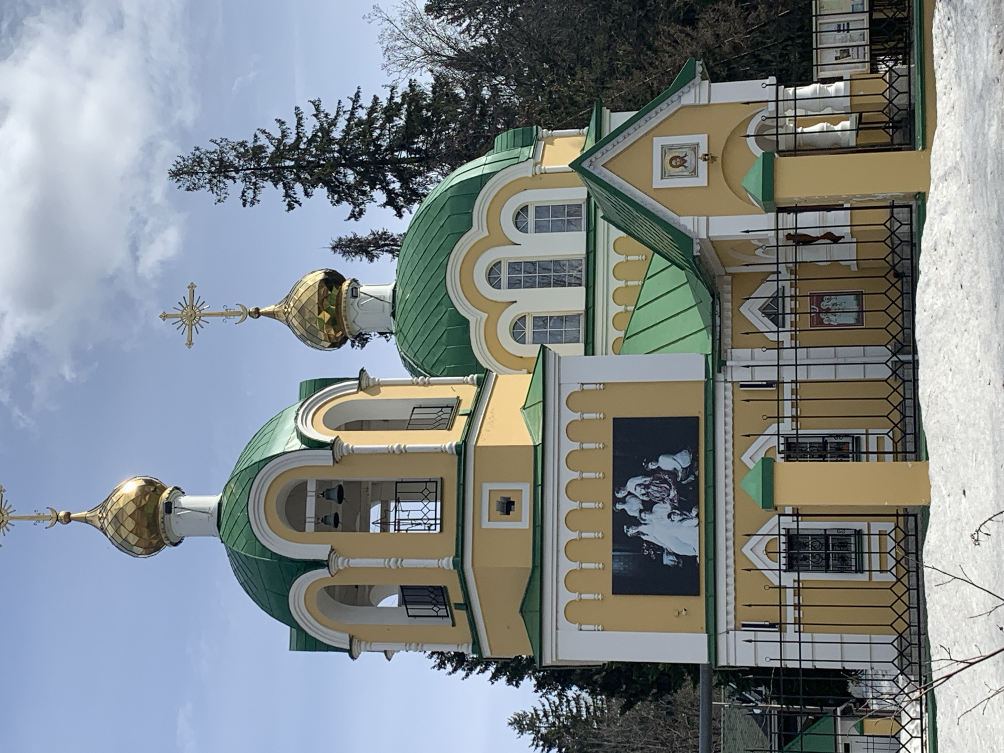 Morning street scenes documented in Izhevsk, Russia