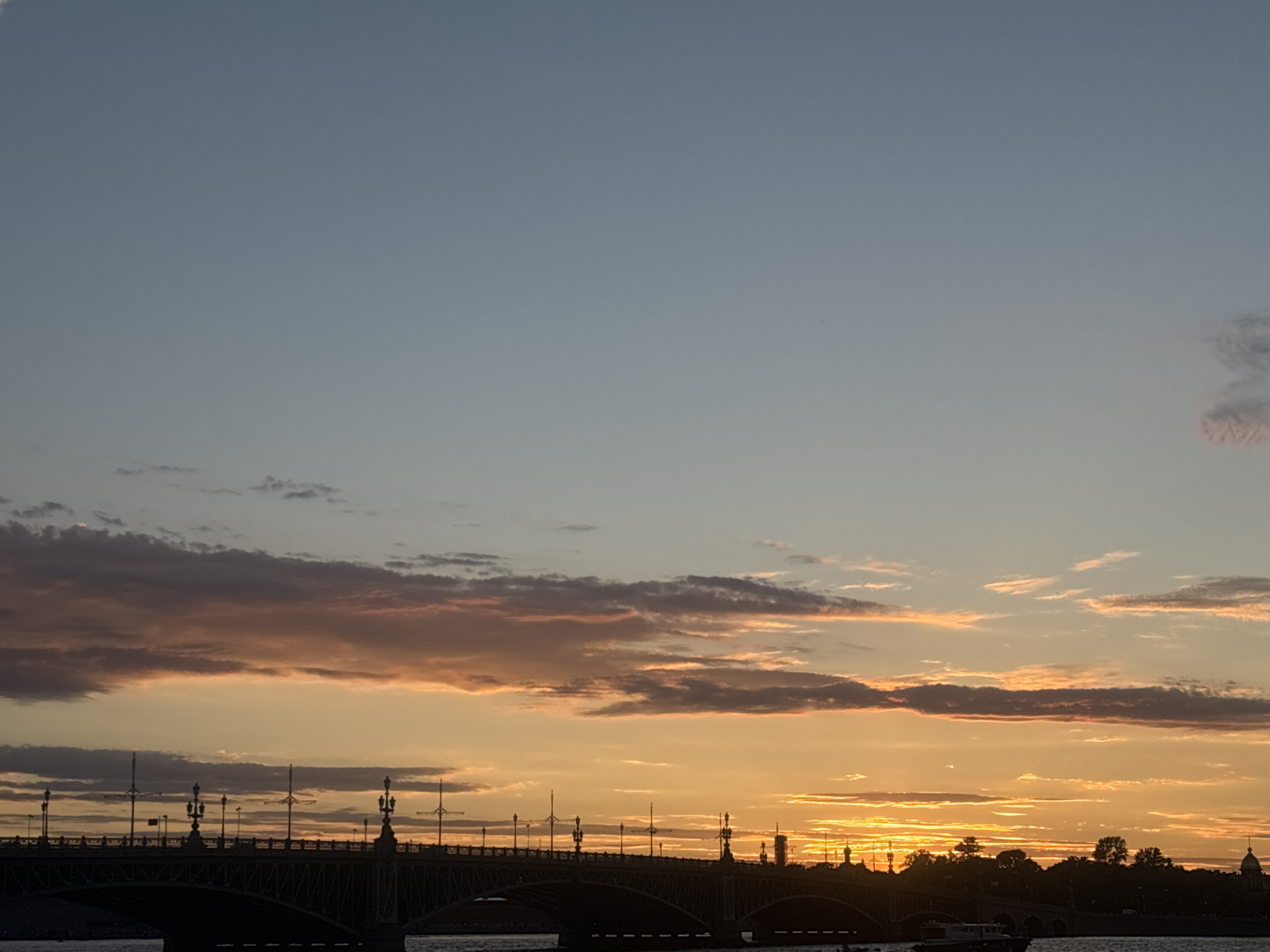 Sunset photography session captures Palace Bridge over Neva River