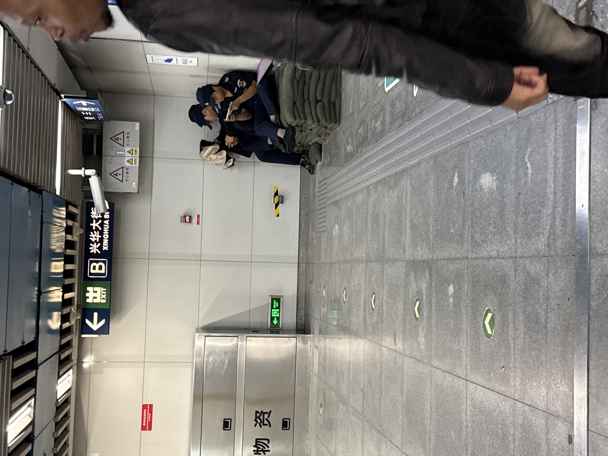 Witness captures Xinghua Street subway station in Beijing's Daxing District