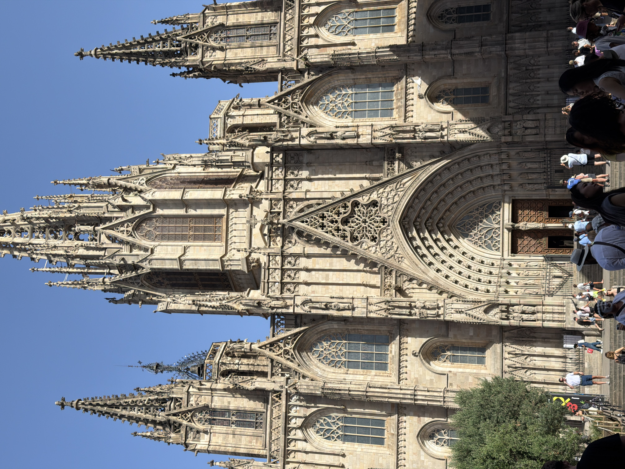 Street performers and crowds at Barcelona Cathedral on a sunny afternoon