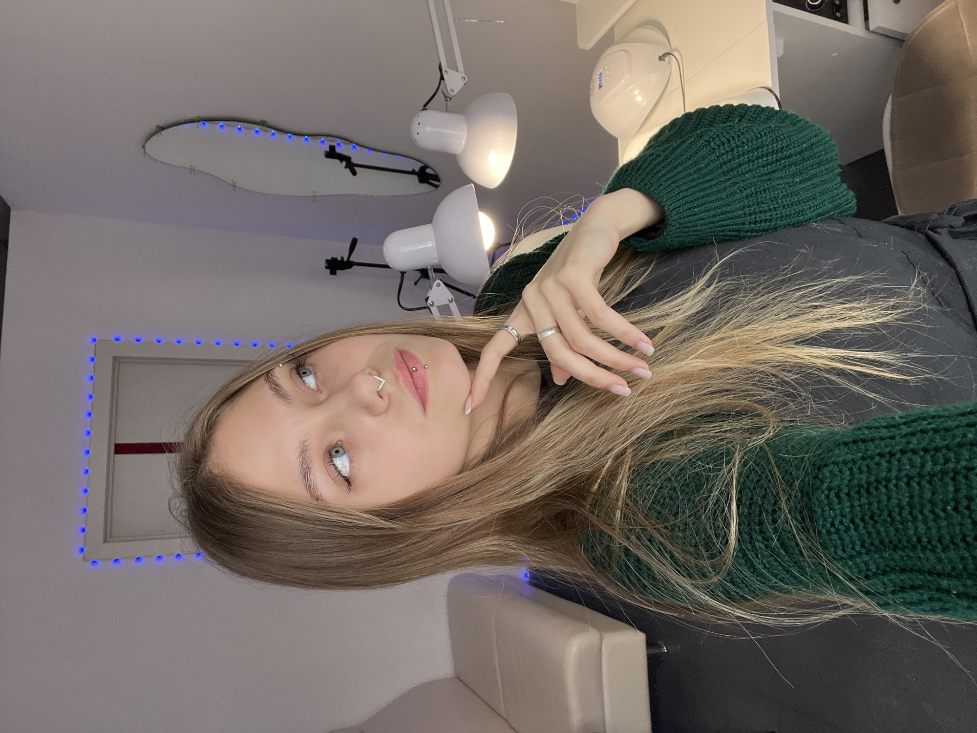 Woman's morning routine documented in Фоки, Russia apartment