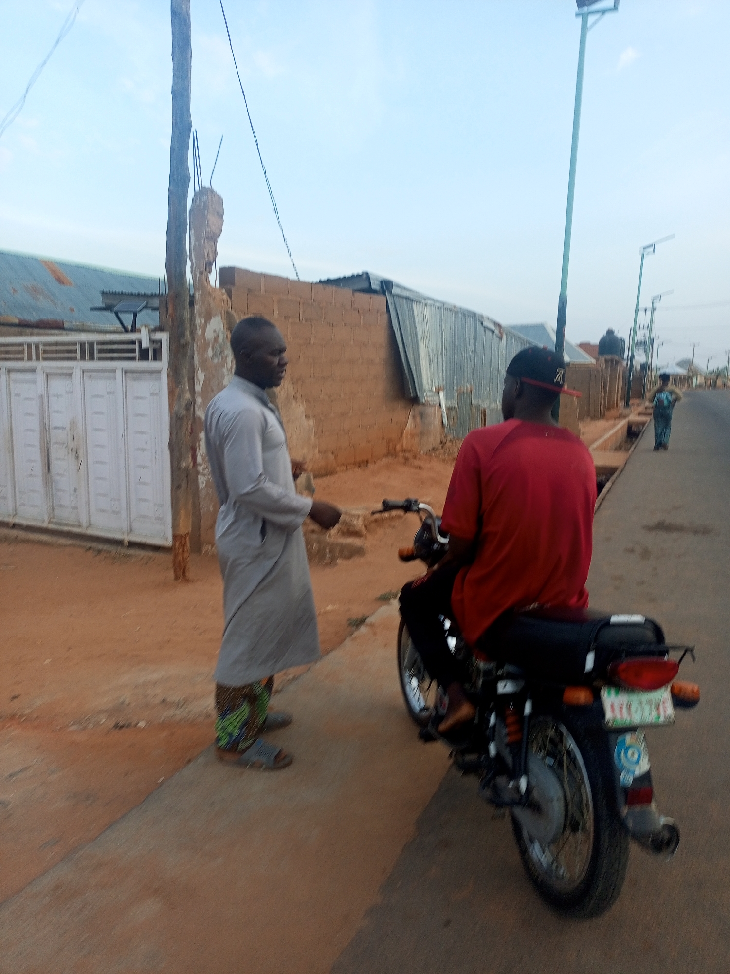 Urban neighborhood daily life captured across 10-minute span