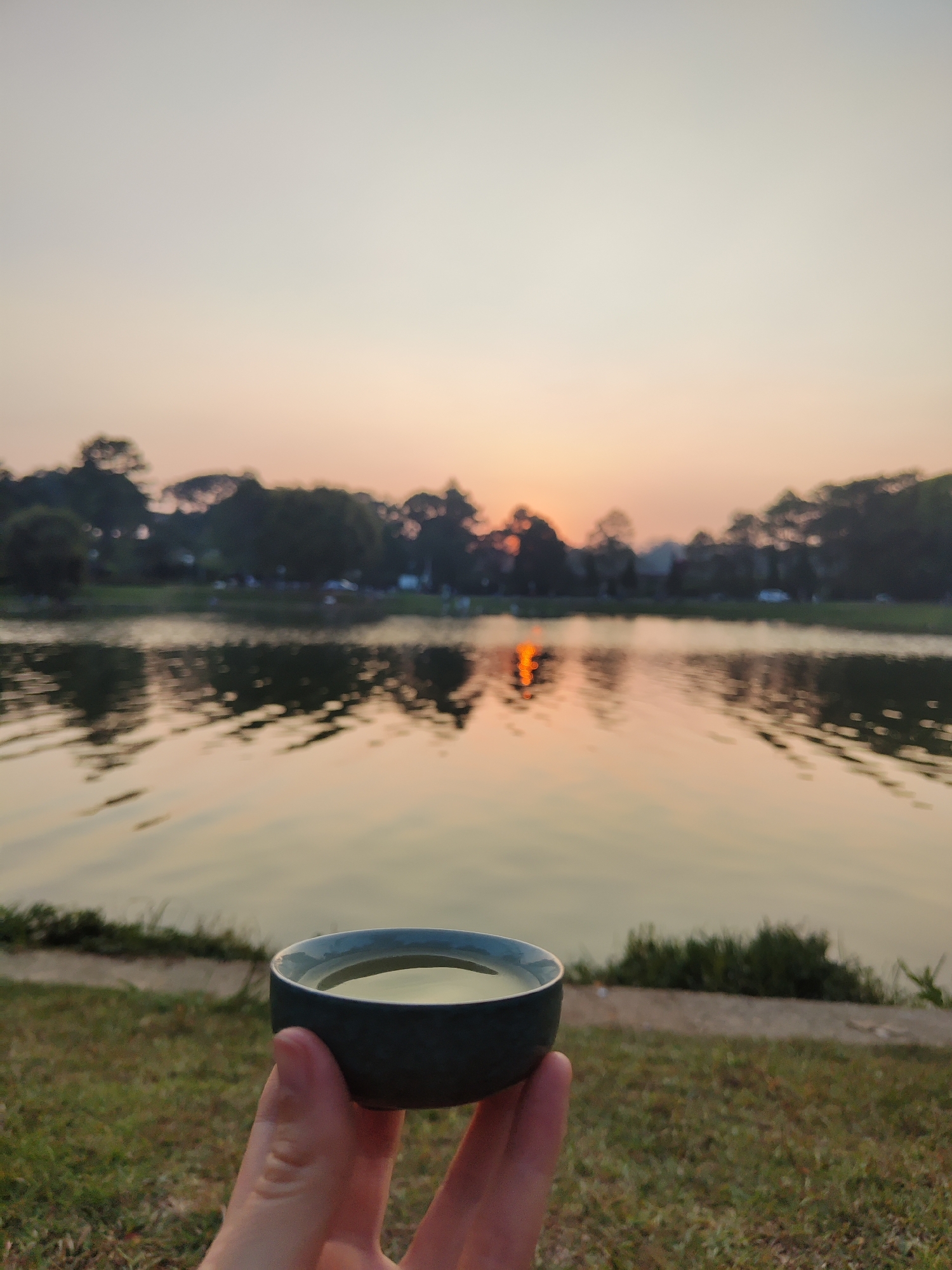 Sunset beverage moment captured at Xuan Huong Lake, Da Lat