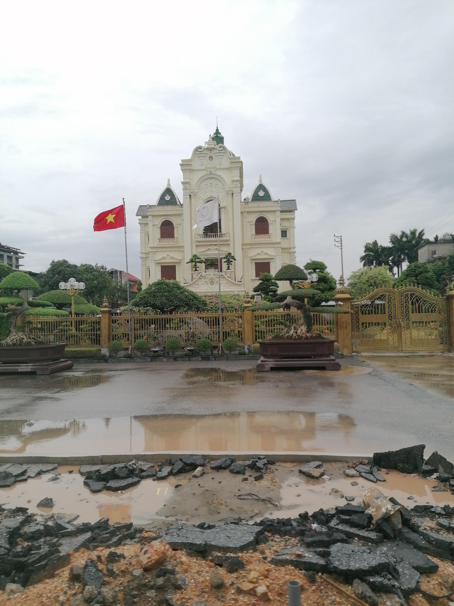 Mixed urban-rural scenes documented in unknown location April 23